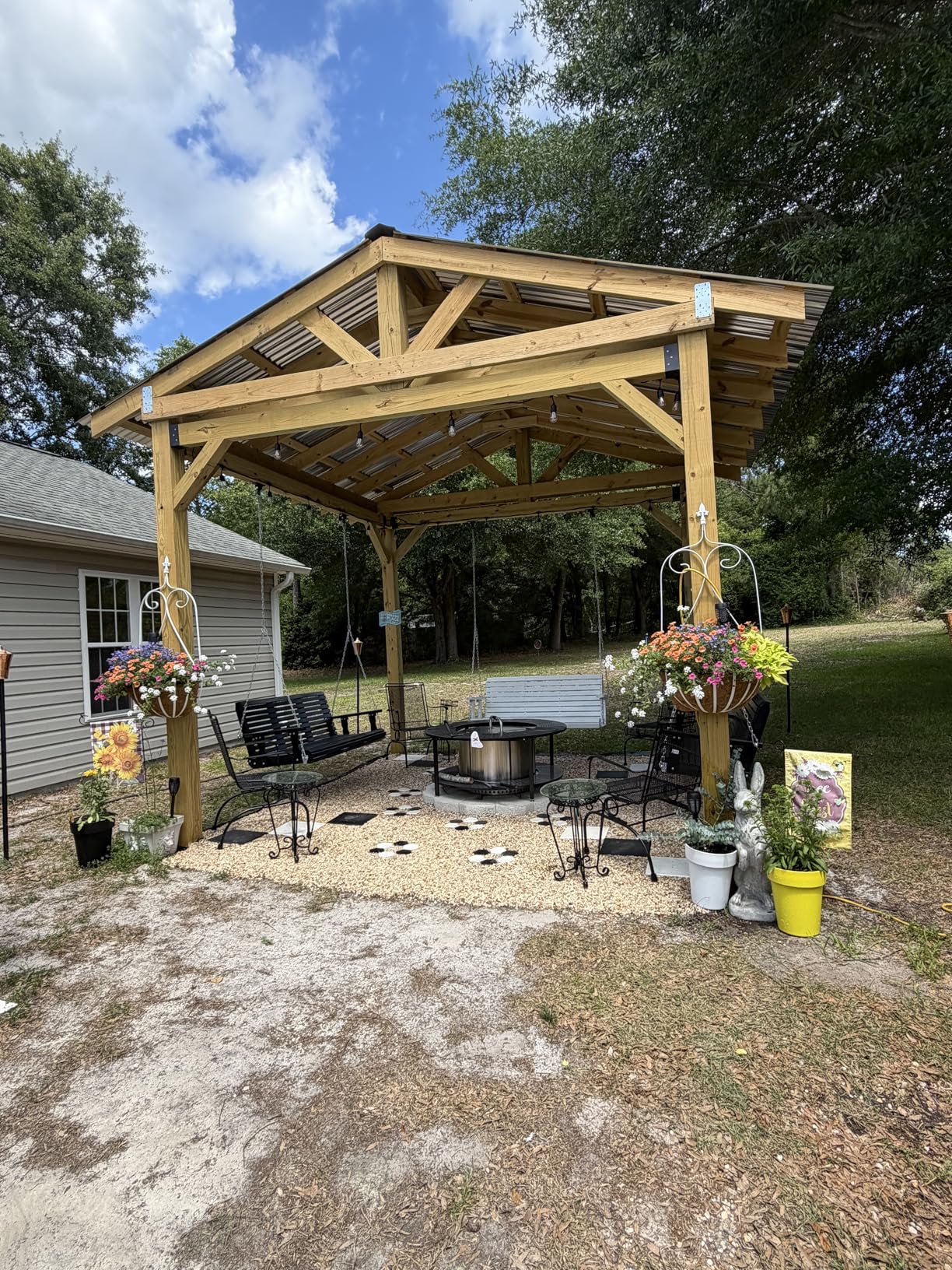 VINGLI Heavy Duty 880 LBS Patio Wooden Porch Swing Outdoor with Extra Cushion, Farmhouse Hanging Bench Tree Swing with Adjustable Chains for Yard, Garden, Lawn, Balcony (5 FT, Rustic) customer photo 2