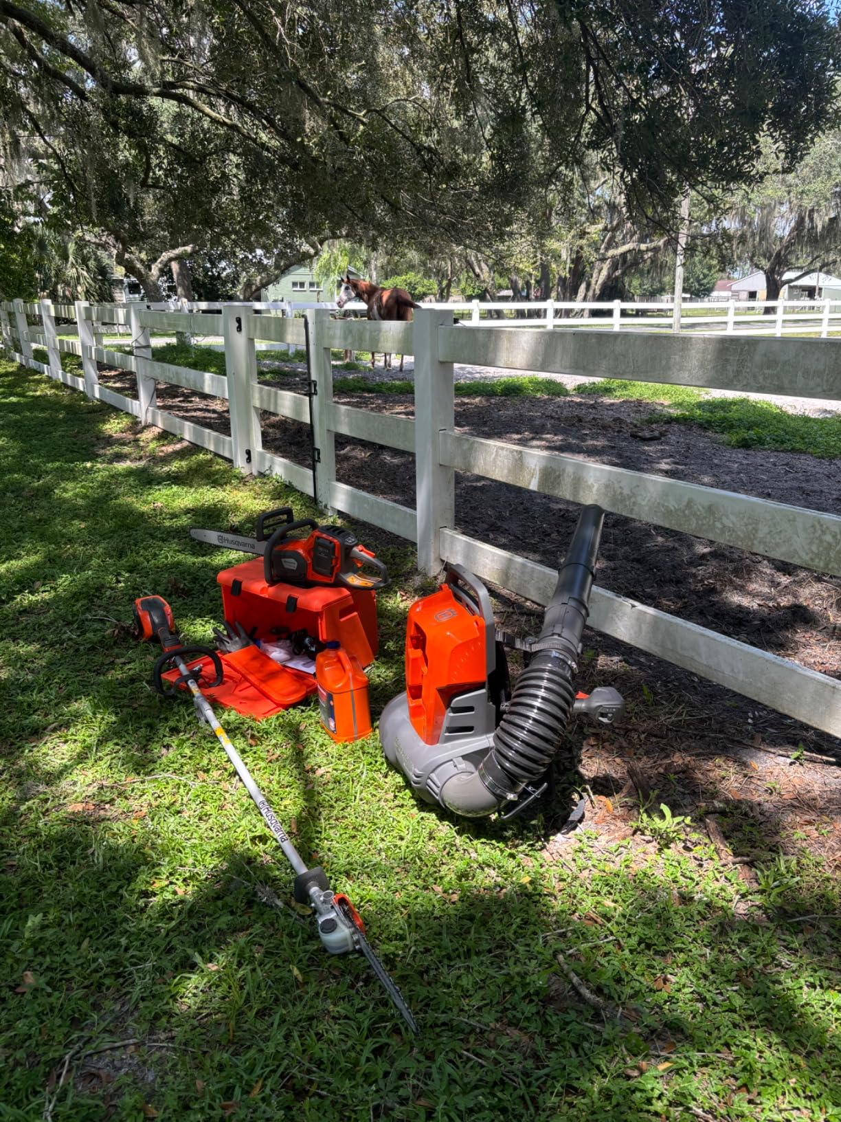 Husqvarna Power Axe 350i Cordless Electric Chainsaw, 18 Inch, Brushless Motor, 40V Lithium-Ion 7.5Ah Battery and Charger Included, 970601202 customer photo 1