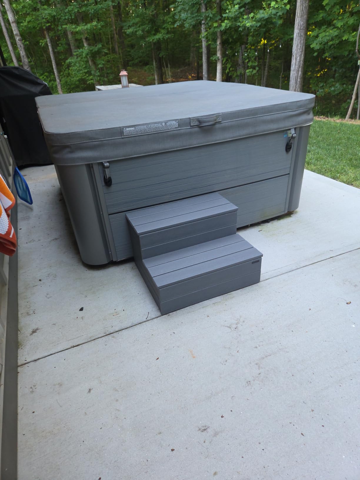 DENKOE Hot Tub Steps - Wood-Looking Plastic, 100% Waterproof, Gray Non-Slip, Heavy Duty Outdoor Spa Stairs - Multi-Use for Porch, Fits Any Size customer photo 1