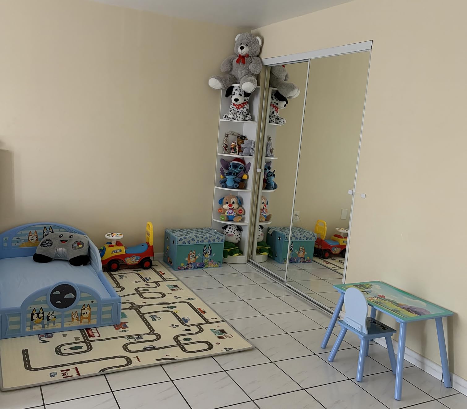Delta Children - Marvel Spidey and His Amazing Friends 4-Piece Toddler Room-in-a-Box Set - Includes Sleep and Play Toddler Bed, Table, 1 Chair and Fabric Toy Box, Blue/Red customer photo 2