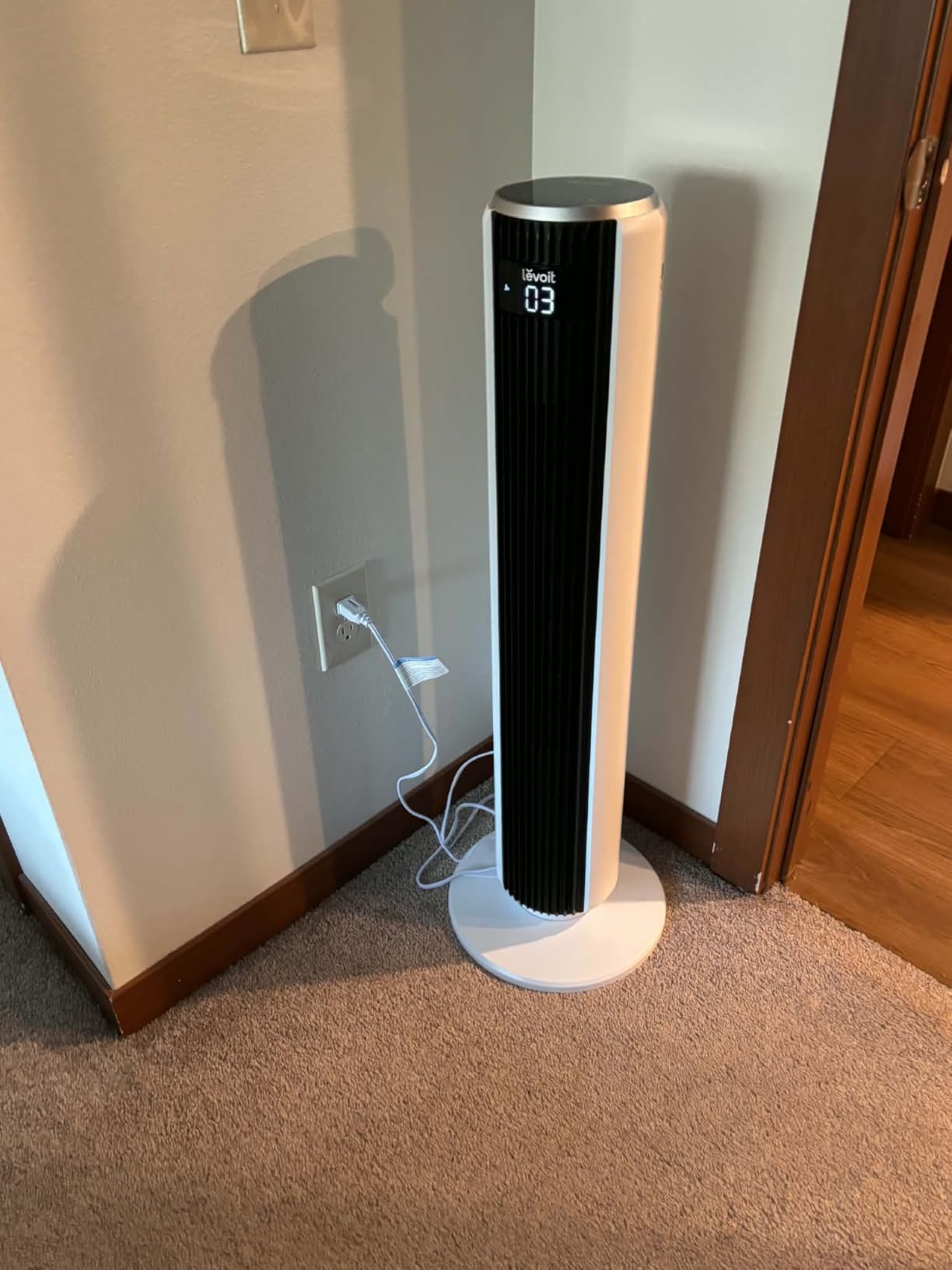 LEVOIT Classic 36 inch Tower Fan for Bedroom, 25ft/s Airflow Standing Fan that Blows Cold Air for Home, 90° Oscillation, Quiet 28dB, Remote, 12H Timer, 5 Speeds, 4 Modes with Smart Sensor, Black customer photo 1