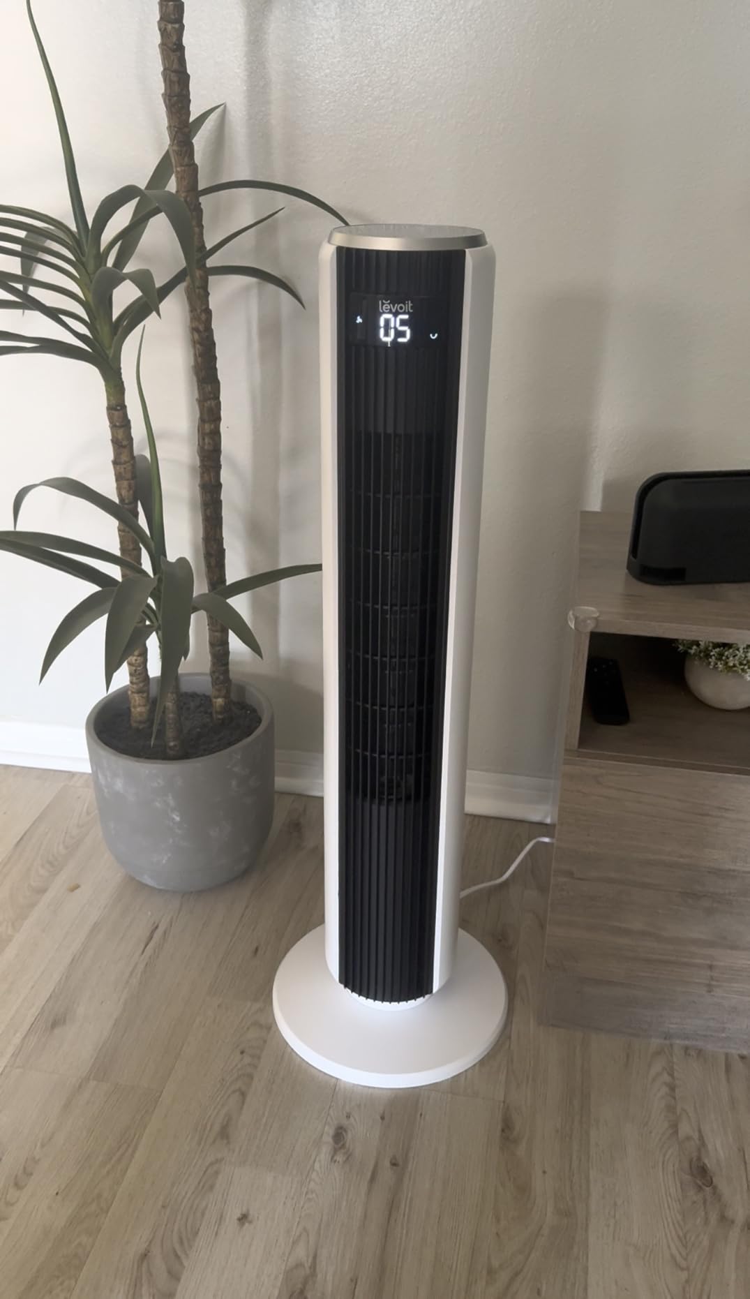 LEVOIT Classic 36 inch Tower Fan for Bedroom, 25ft/s Airflow Standing Fan that Blows Cold Air for Home, 90° Oscillation, Quiet 28dB, Remote, 12H Timer, 5 Speeds, 4 Modes with Smart Sensor, Black customer photo 2