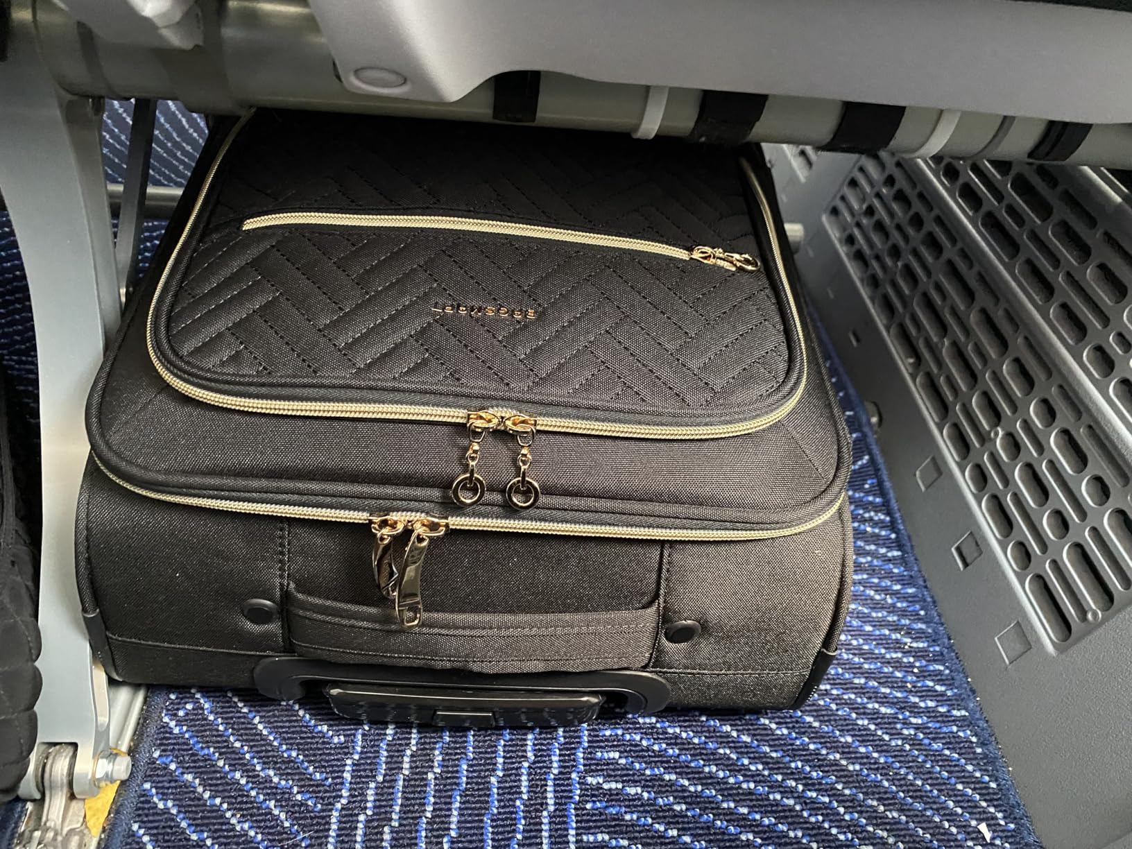 BAGSMART Underseat Carry On luggage Airline approved, 16-inch Softside Underseater Travel Suitcase with Spinner Wheels Lightweight Overnight Bag Small Rolling Carry-on for Women Men Weekender,Black customer photo 2