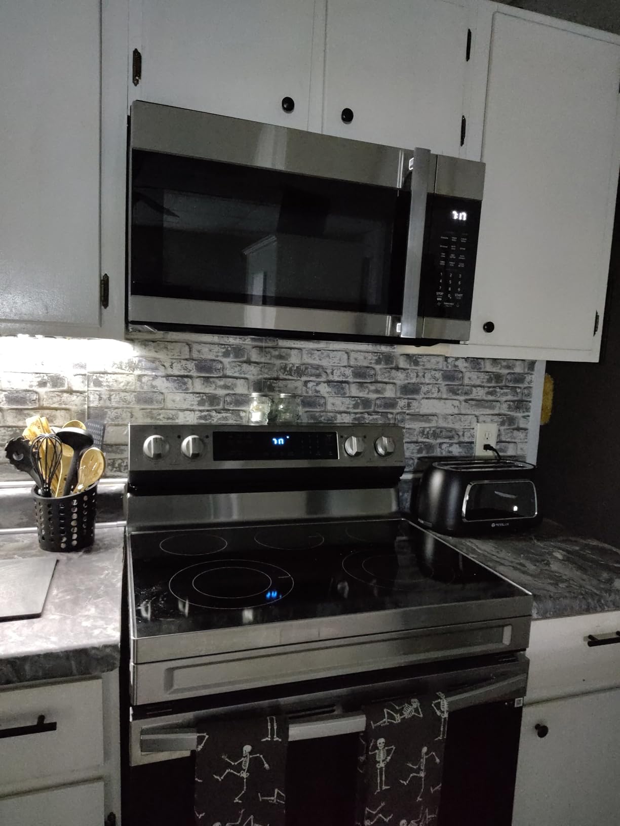 SHARP SMO1754JS Over the Range Microwave Oven with 13.6