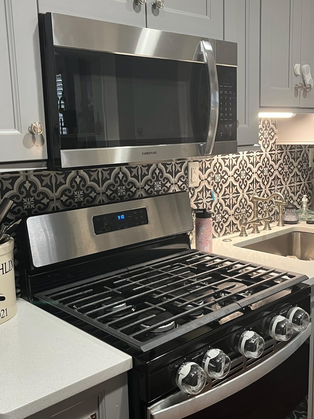 Farberware 1.7 Cu. Ft. Over-the-Range Microwave Oven - 1000 Watts Power, Auto Cook Settings, Defrost, Easy Clean and Child Safety Lock - Stainless customer photo 2