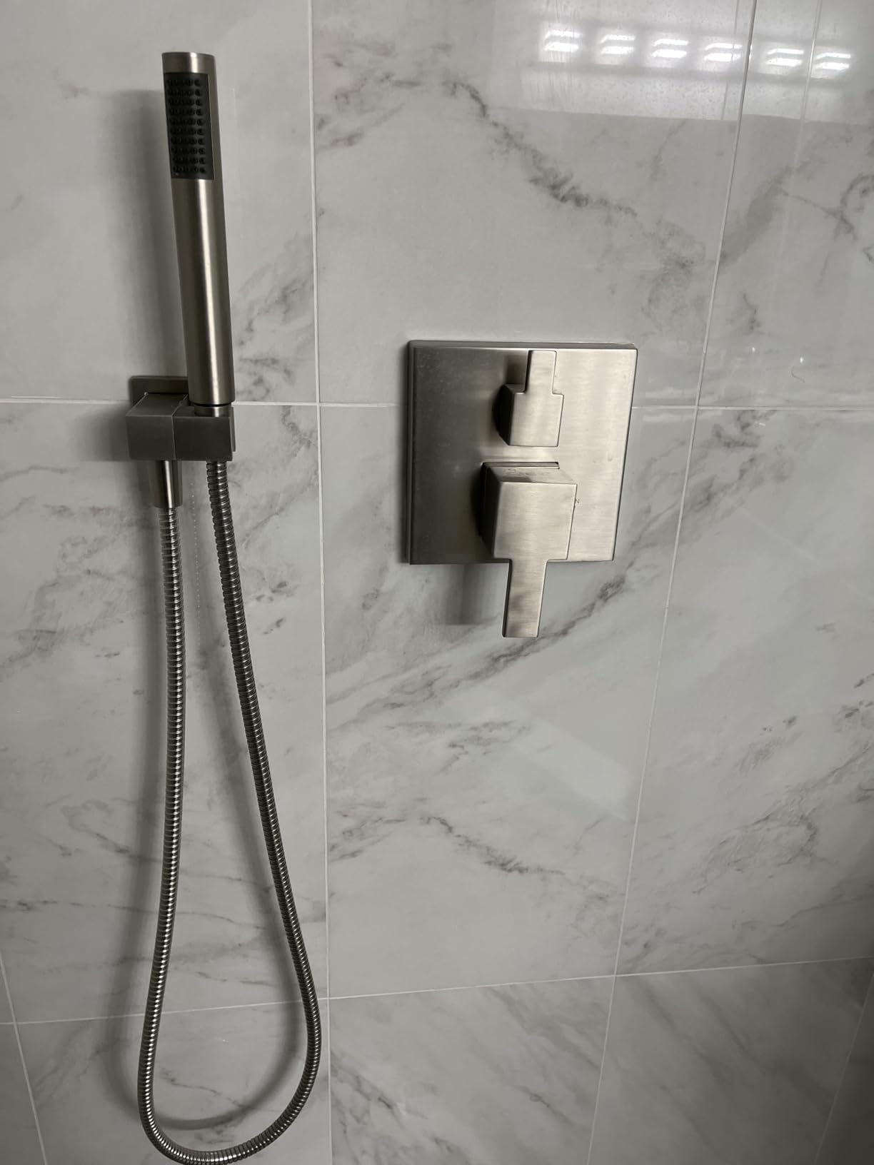 Delta Modern 14 Series Square Rain Shower System Faucet Set, Rainfall Chrome Shower Head and Handle Set, Valve Trim Kit, 10 Inch, Chrome 342701 customer photo 1