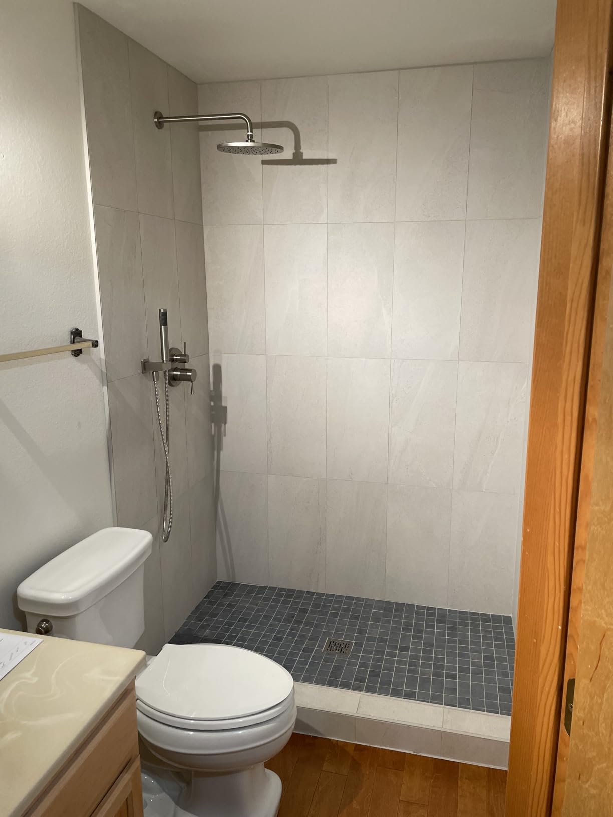 Delta Modern 14 Series Round Rain Shower System Faucet Set, Rainfall Chrome Shower Head and Handle Set, Valve Trim Kit, 10 Inch, Chrome 342702 customer photo 2