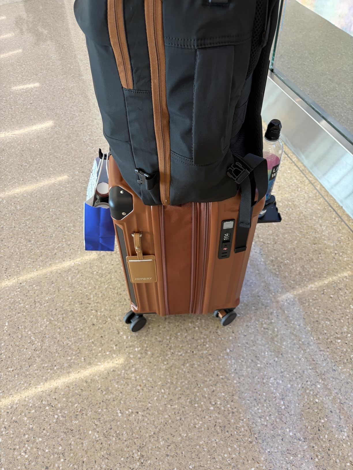 Carry On Luggage, Expandable Suitcase with Smart Cup Holder and USB Port, 20 IN Hardside Checked with TSA Lock Spinner Double Wheels, Black customer photo 2
