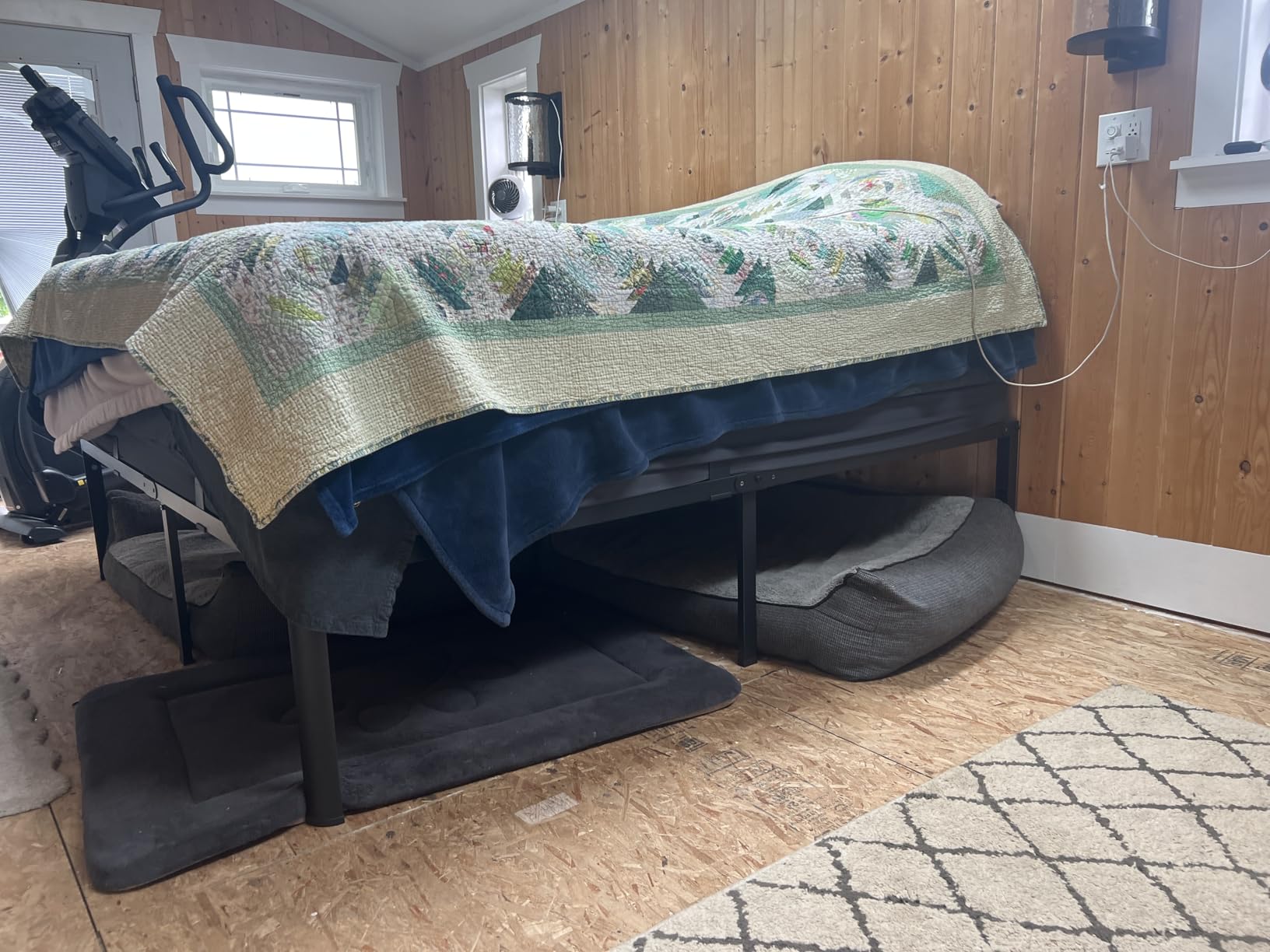 VIPSHOW 18 Inch Queen Bed Frame, 3500Lbs Heavy Duty Metal Platform with Round Corner Legs Mattress Slide Stopper, Steel Slat Support No Box Spring Needed, Noise Free, Non-Slip, Easy Assembly customer photo 1