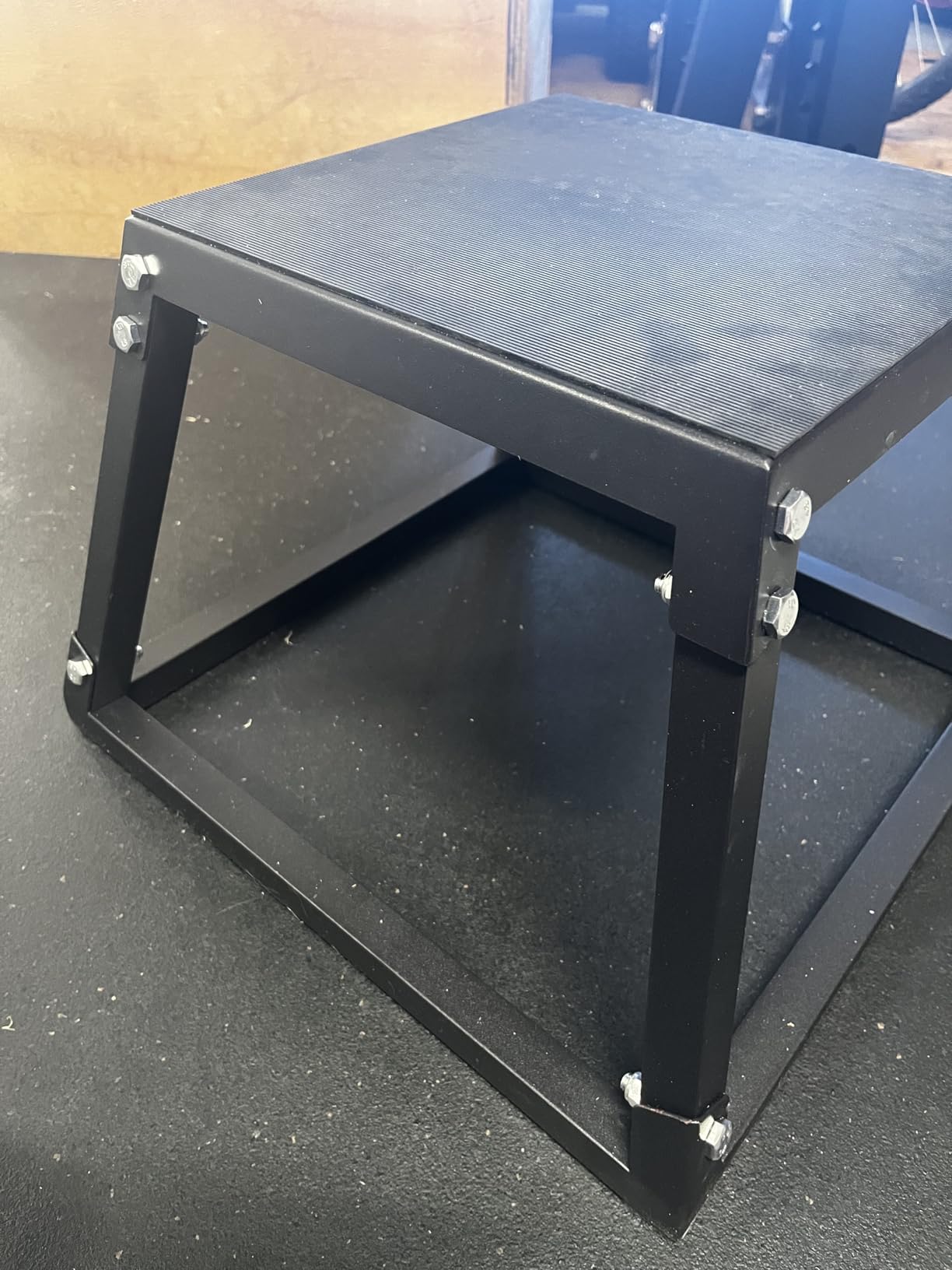 VEVOR Plyometric Jump Box, 18 Inch Plyo Box, Steel Plyometric Platform and Jumping Agility Box customer photo 1