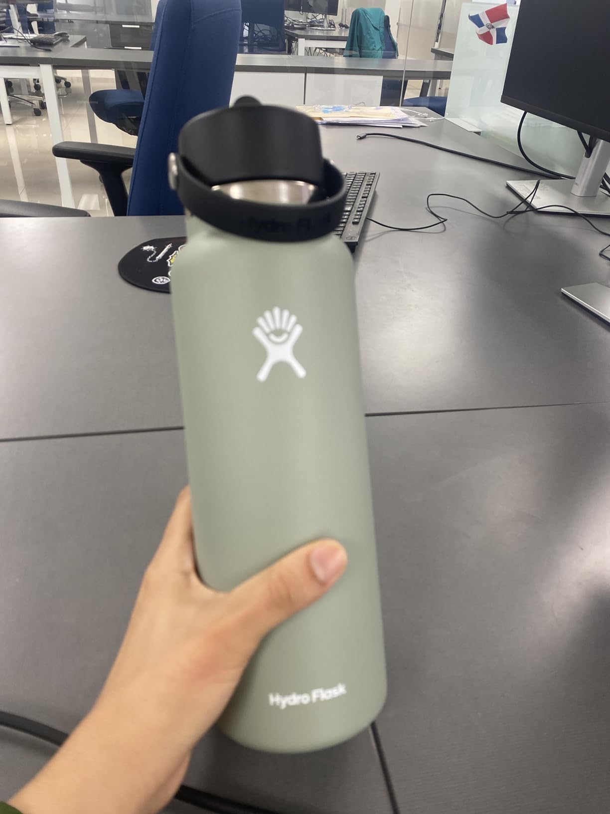 Hydro Flask Water Bottle - Insulated Stainless Steel - Wide Mouth Flex Straw Lid, Non Spill, Leakproof and Refillable in 40 Oz Moonshadow customer photo 1