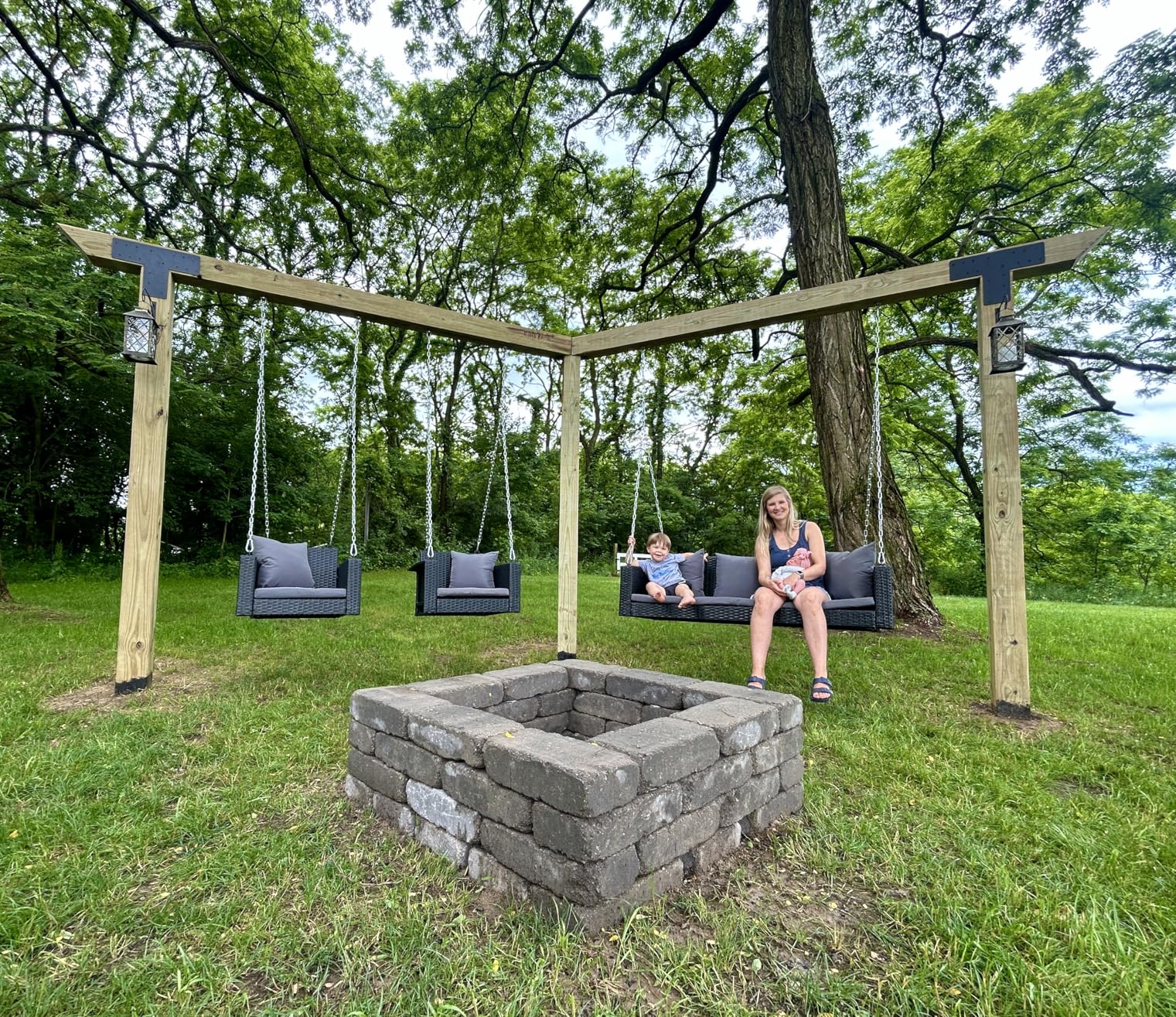 Outvita Porch Swing, 5FT Hanging Outdoor Porch Swings for Adults, Wicker 3 Person Patio Swing, with Cushion, Pillow and Chain for Garden, Backyard, Weight Capacity - 1000lbs customer photo 1