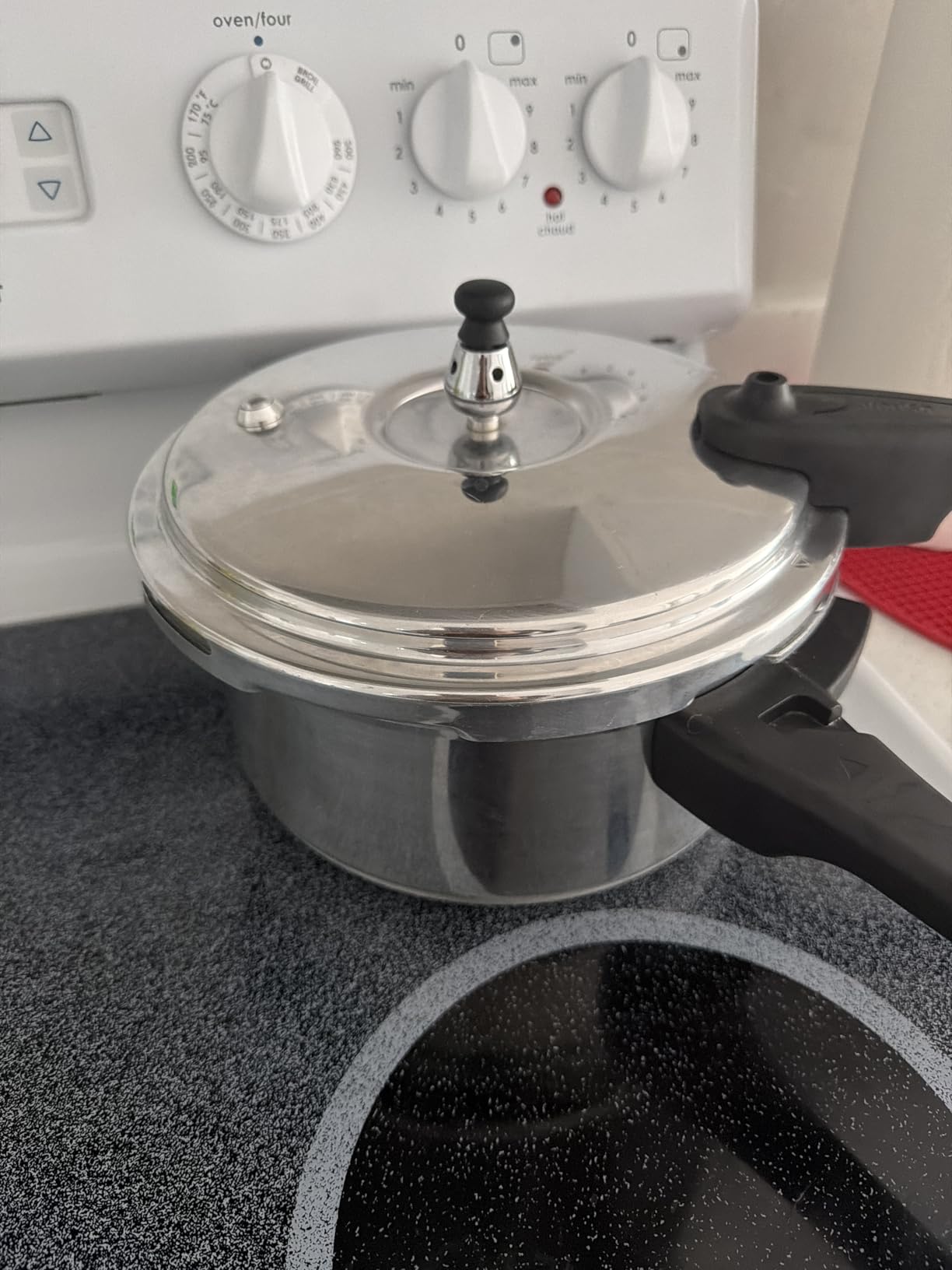 IMUSA 4.2 Quart Stovetop Aluminum Presure Cooker with safety valves for risk-free opening customer photo 1