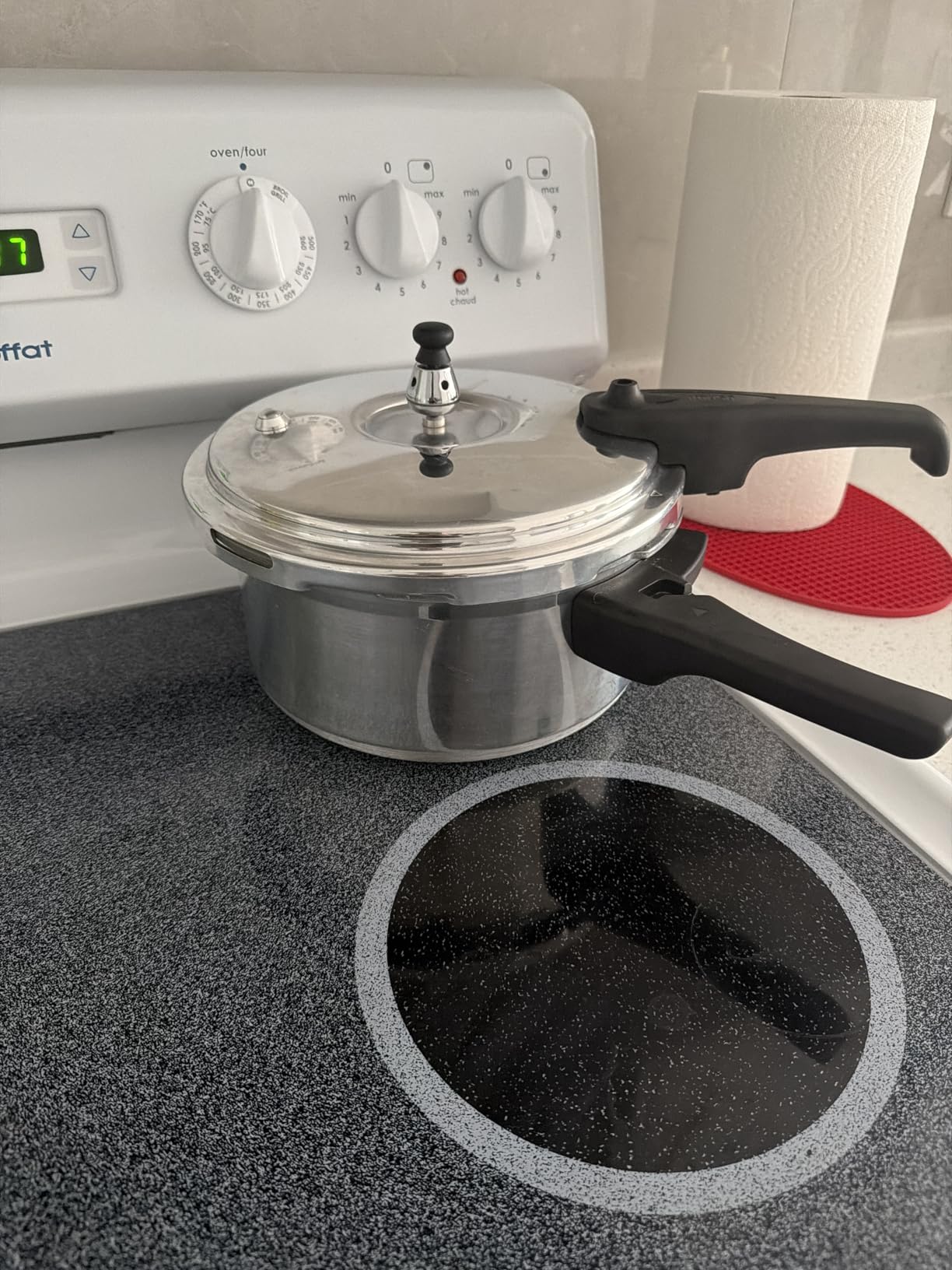IMUSA 4.2 Quart Stovetop Aluminum Presure Cooker with safety valves for risk-free opening customer photo 2