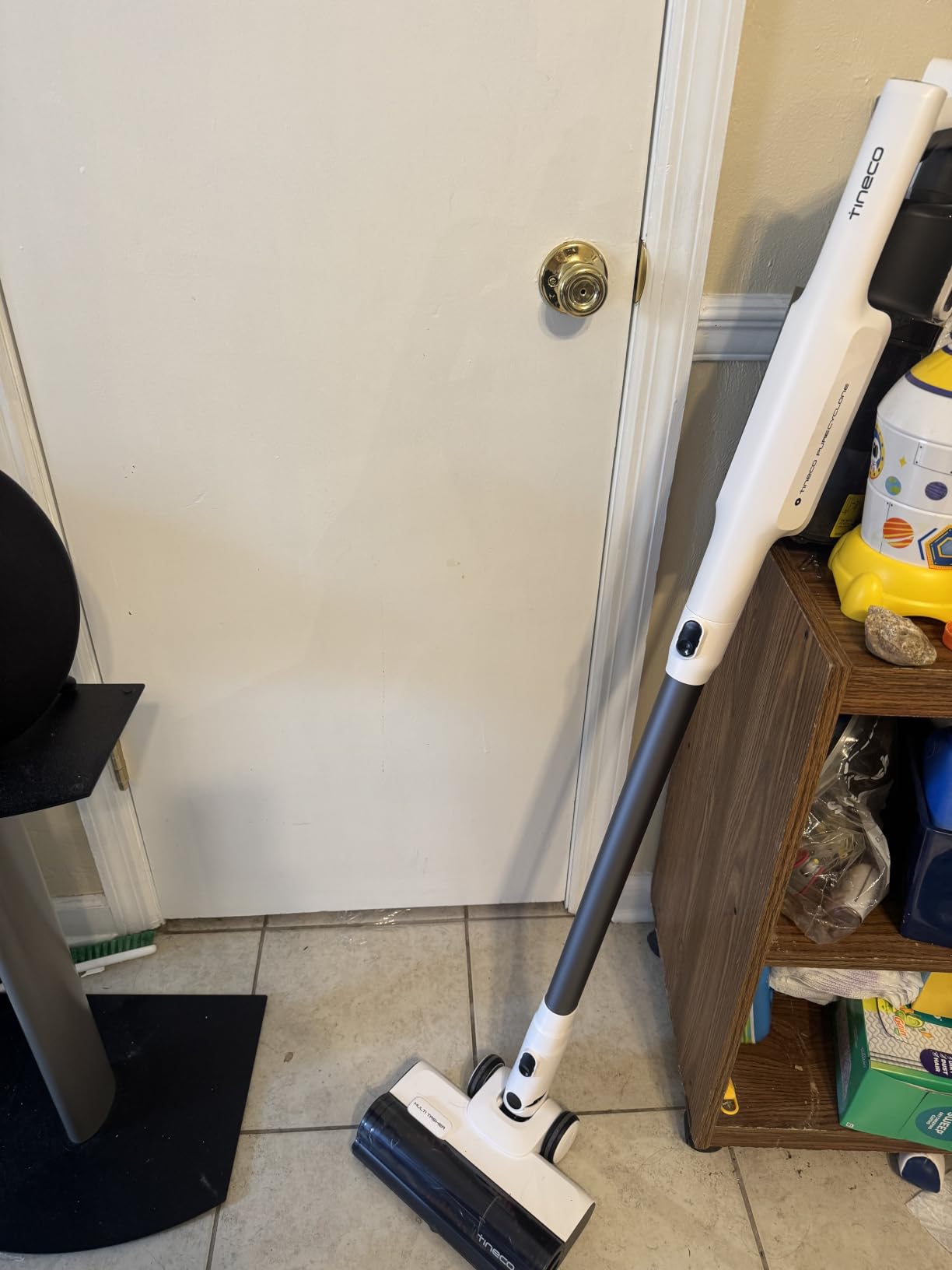 A20 Cordless Stick Vacuum Cleaner, Powerful Suction, 3 Modes for Multi-Level Messes, 1L Larger Dustbin, Ergonomic Dual-Handle Design, Wall-Mount Dock, LED Headlight customer photo 1
