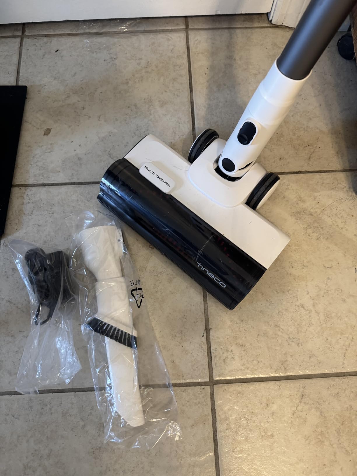 A20 Cordless Stick Vacuum Cleaner, Powerful Suction, 3 Modes for Multi-Level Messes, 1L Larger Dustbin, Ergonomic Dual-Handle Design, Wall-Mount Dock, LED Headlight customer photo 2