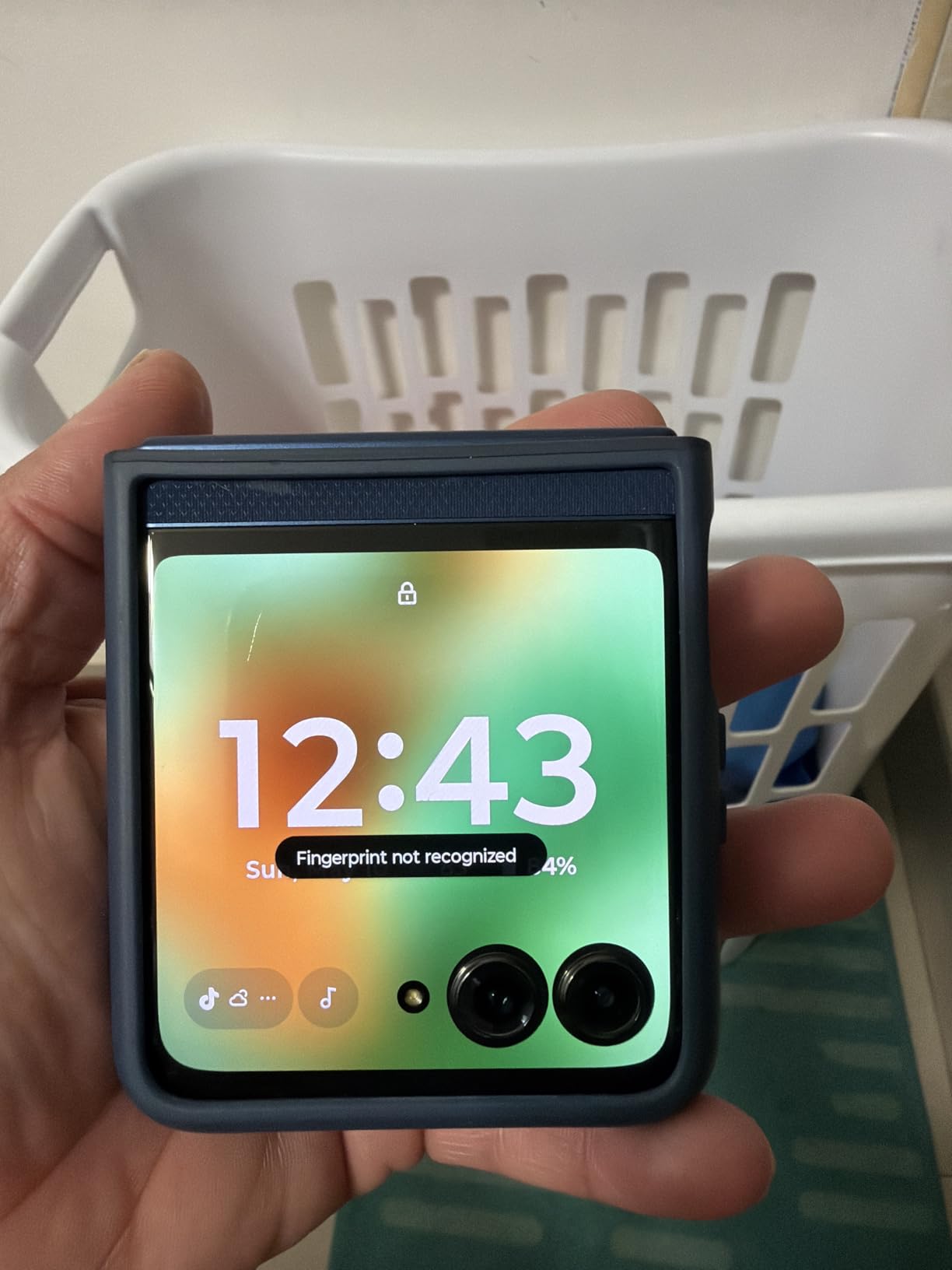 Motorola razr | 2024 | Unlocked | Made for US 8/256GB | 50MP Camera | Spritz Orange customer photo 2