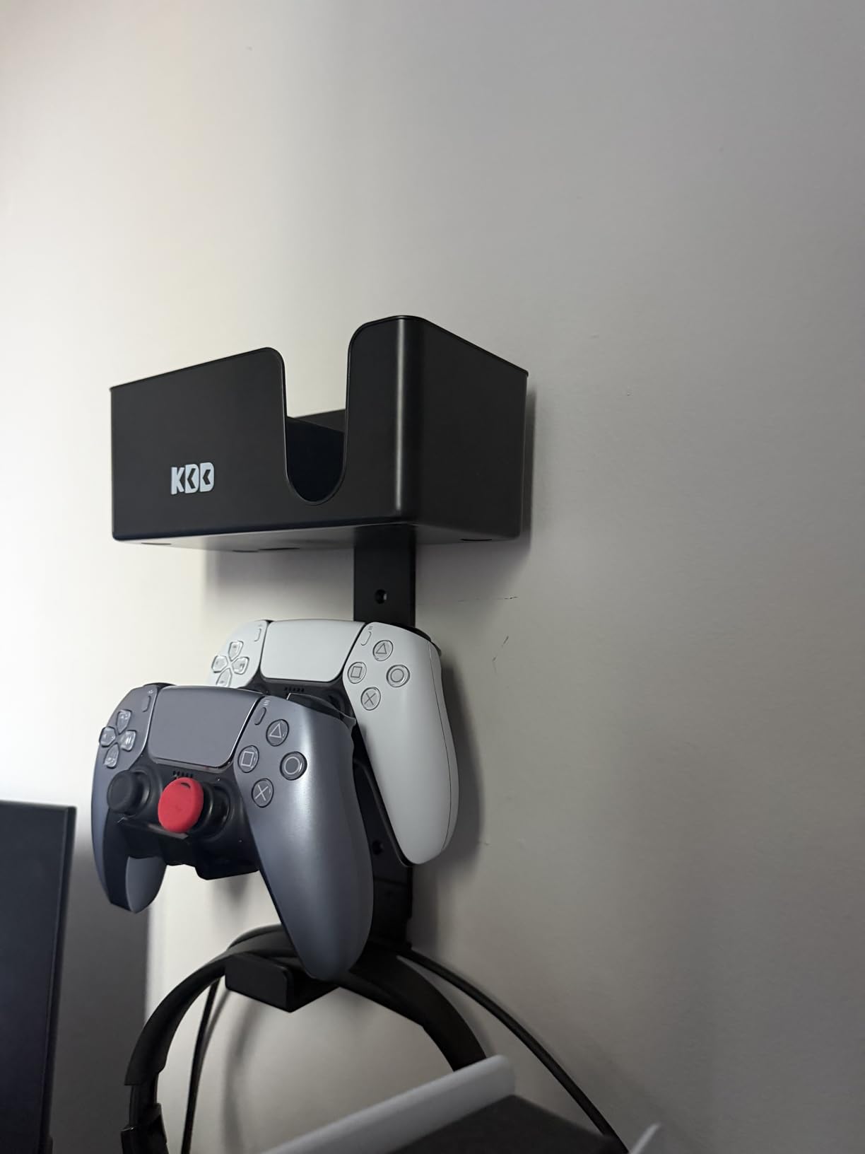 KDD 4-in-1 Wall Mount Controller Holder - Dual Game Controller and Headphone Hanger with Anti-Slip Pads for Xbox ONE/X Series/PS5/PS4 - Detachable Desk Storage for Media Remote, Phone and Speaker customer photo 1