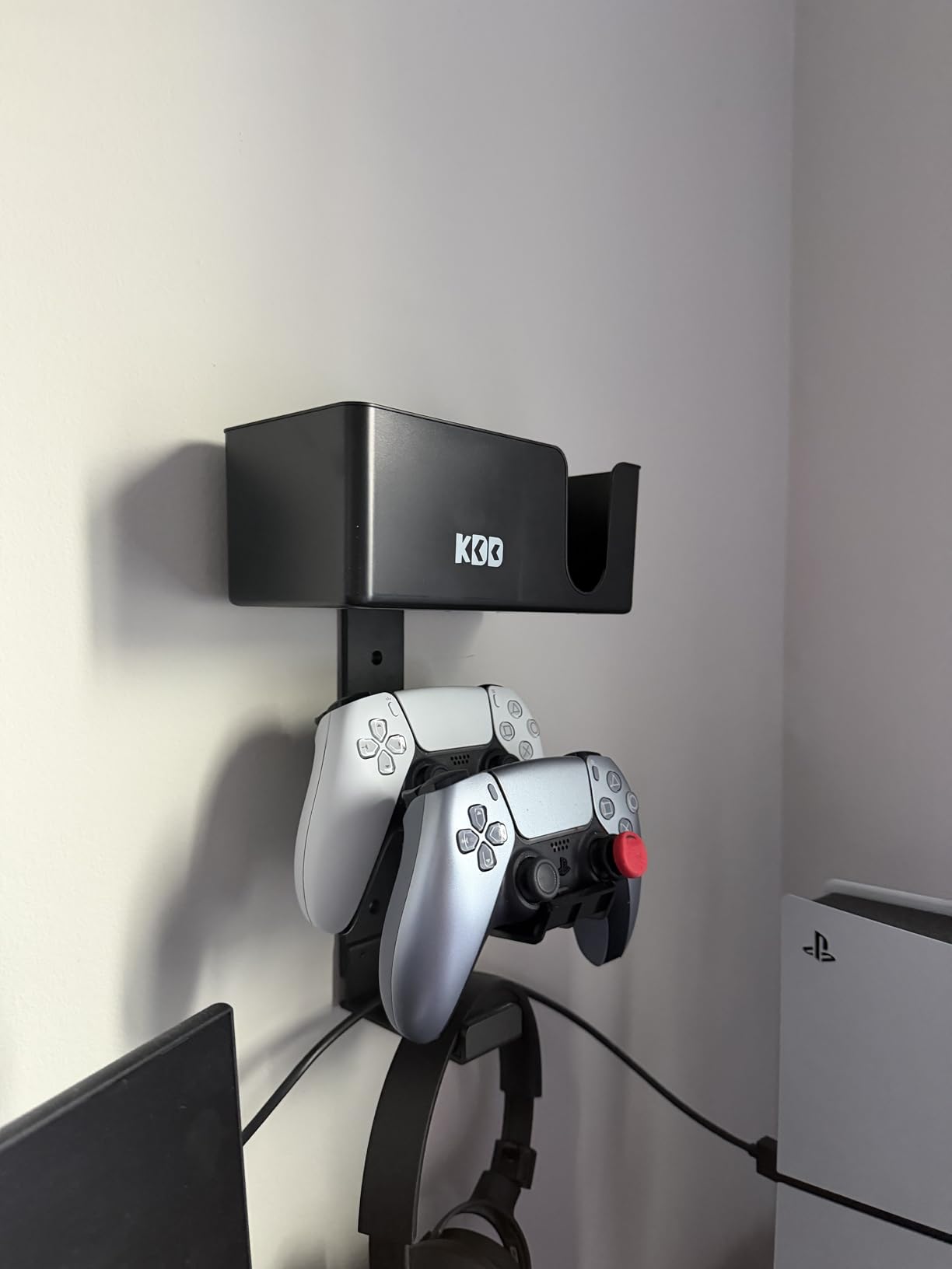 KDD 4-in-1 Wall Mount Controller Holder - Dual Game Controller and Headphone Hanger with Anti-Slip Pads for Xbox ONE/X Series/PS5/PS4 - Detachable Desk Storage for Media Remote, Phone and Speaker customer photo 2