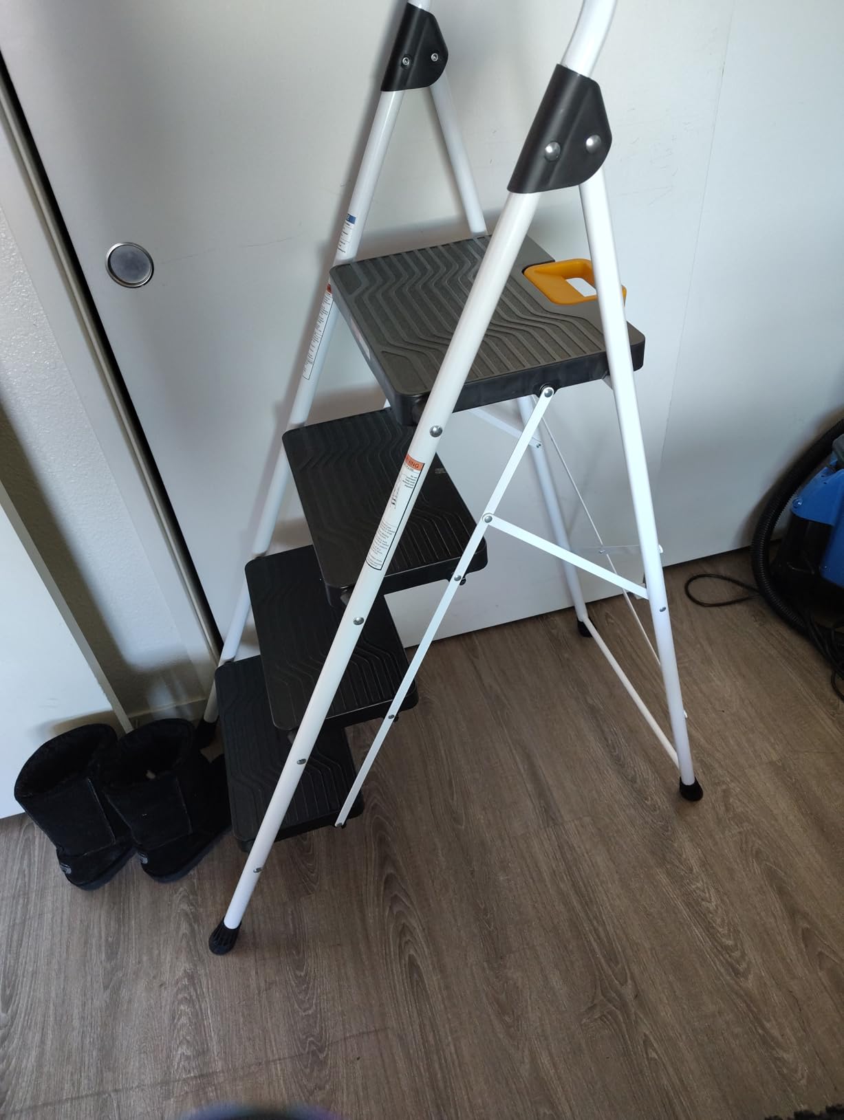 KINGRACK Folding 5-Step Ladder, 800 lbs Capacity Step Stool with Safety Lock, Tool Tray, Non-Skid Wide Steps, Handrail, Household Folding Ladder for Home, Garden, Painting, Outdoor, and Garage, White customer photo 1