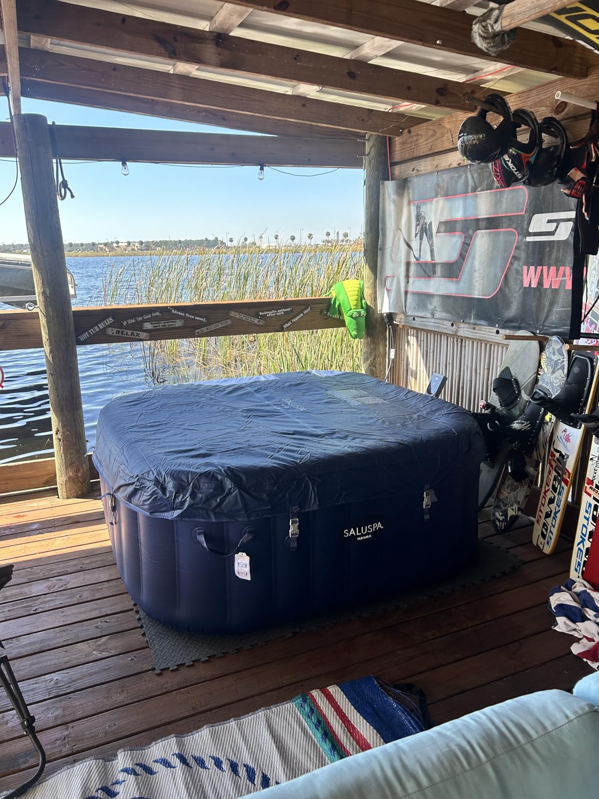 Bestway SaluSpa Hawaii 4 to 6 Person Inflatable Hot Tub, Square Energy-Efficient Portable Outdoor Spa with 140 AirJets, 71