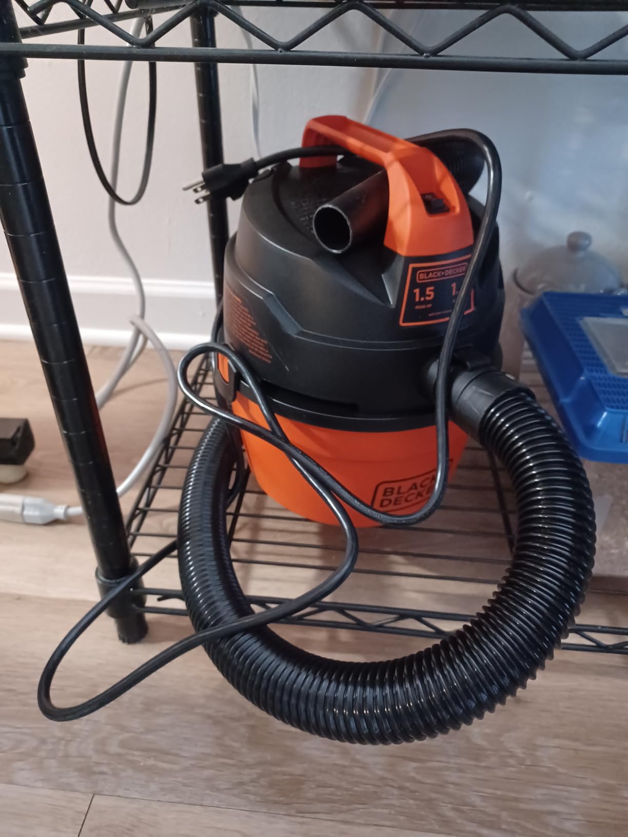 BLACK+DECKER Shop Vacuum Wet and Dry, Small Shop Vac with Accessories, 1 Gallon 1.5 Peak HP, Wall Mount Mini Vacuum for Garage, Home and Pet, 60CFM (BDXV18101P-1H) customer photo 1