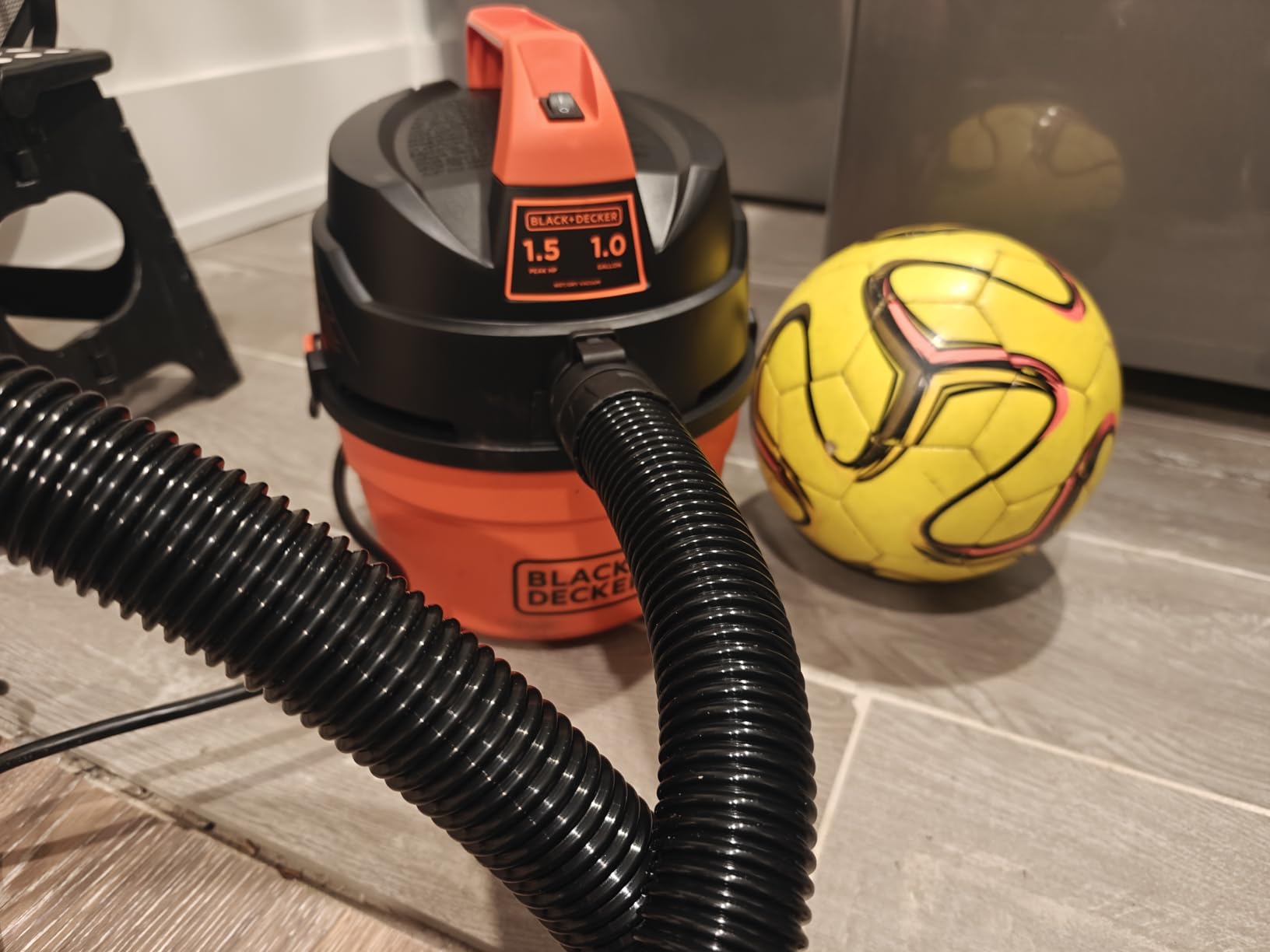 BLACK+DECKER Shop Vacuum Wet and Dry, Small Shop Vac with Accessories, 1 Gallon 1.5 Peak HP, Wall Mount Mini Vacuum for Garage, Home and Pet, 60CFM (BDXV18101P-1H) customer photo 2