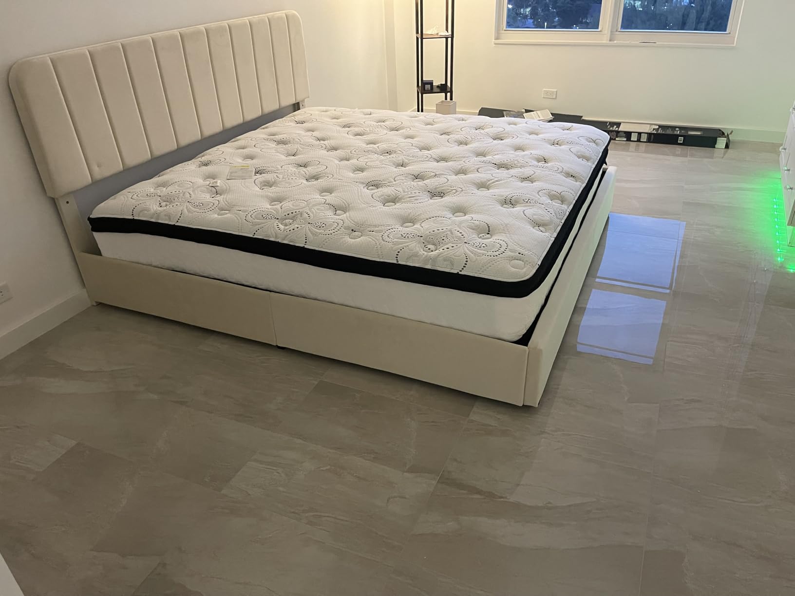 Signature Design by Ashley Chime 12 Hybrid Innerspring Queen Size Mattress, Medium Firm Feel, Gel Memory Foam for Lumbar Support, Mattress in a Box, 12 Inch customer photo 1