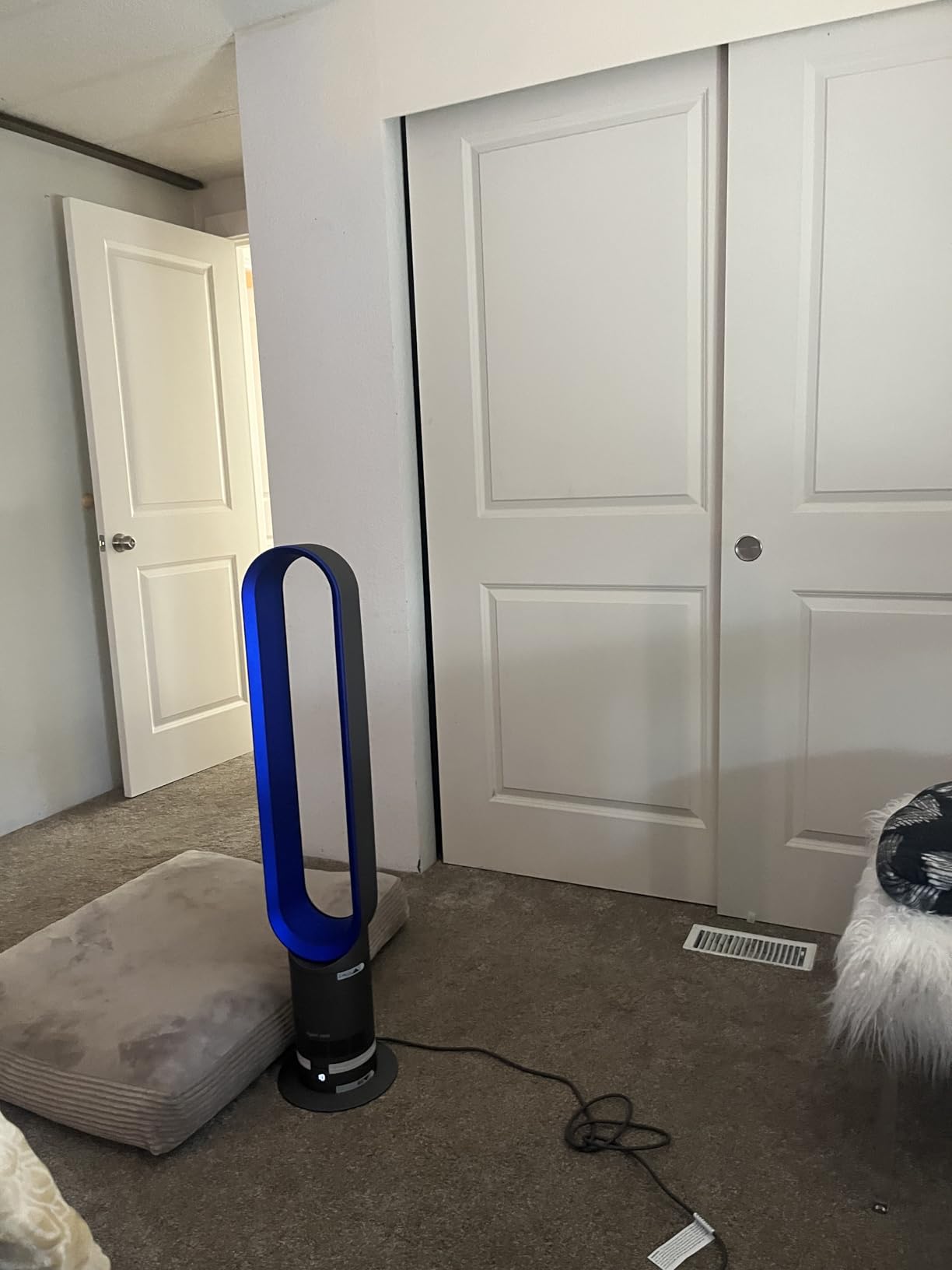 Cool AM07 Air Multiplier Bladeless Tower Fan, 70° oscillation, 10 levels (Iron/Blue) customer photo 1