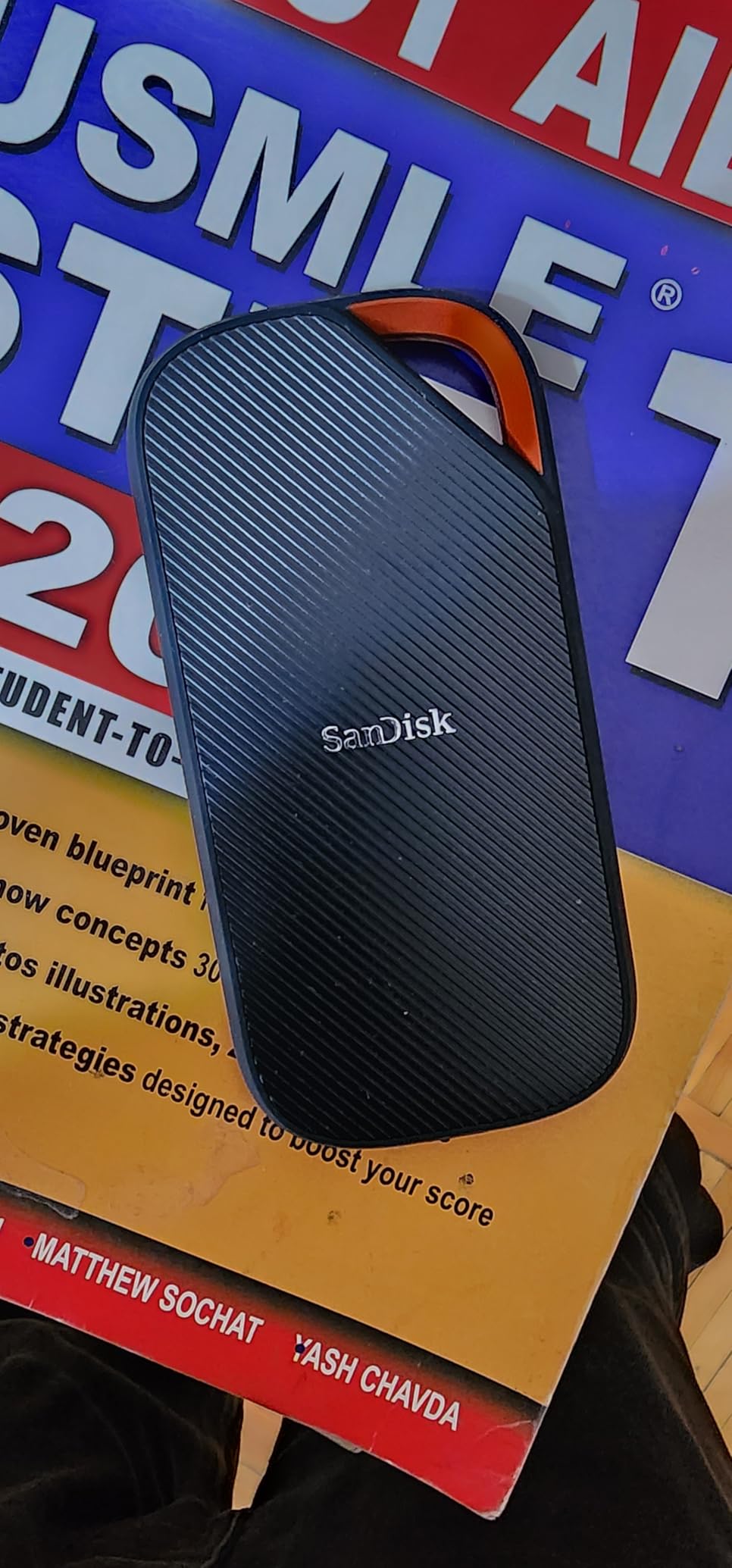 2TB SANDISK Extreme PRO Portable SSD with USB4, Up to 3800 MB/s Read and 3700MB/s Write, USB-C, USB 3.2, Backwards Compatible, IP65 Water and Dust Resistance - SDSSDE82-2T00-G25 customer photo 2