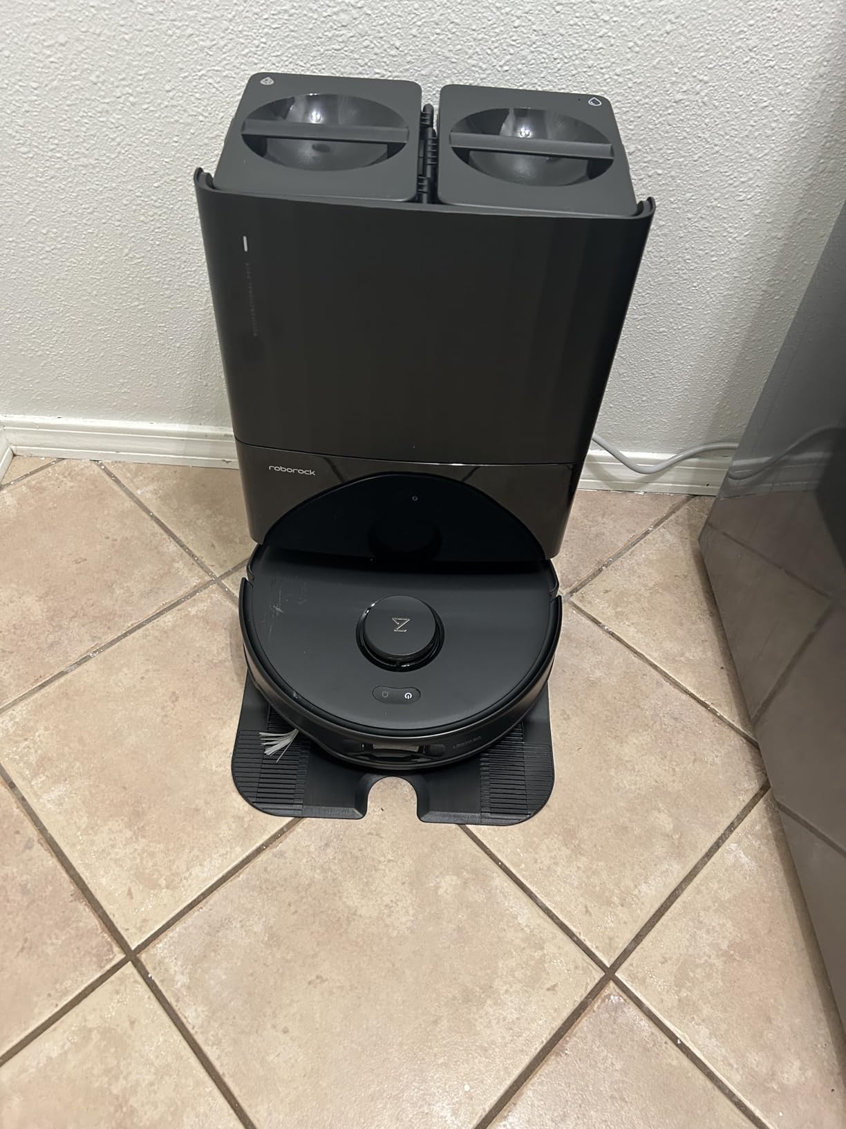 Roborock Qrevo Edge S5A Robot Vacuum and Mop, 18,500Pa, Zero-Tangling, DuoDivide Main Brush, FlexiArm Side Brush, Hot Water Mop Washing & Self-Cleaning, Warm Air Drying, Self-Emptying, Black customer photo 2