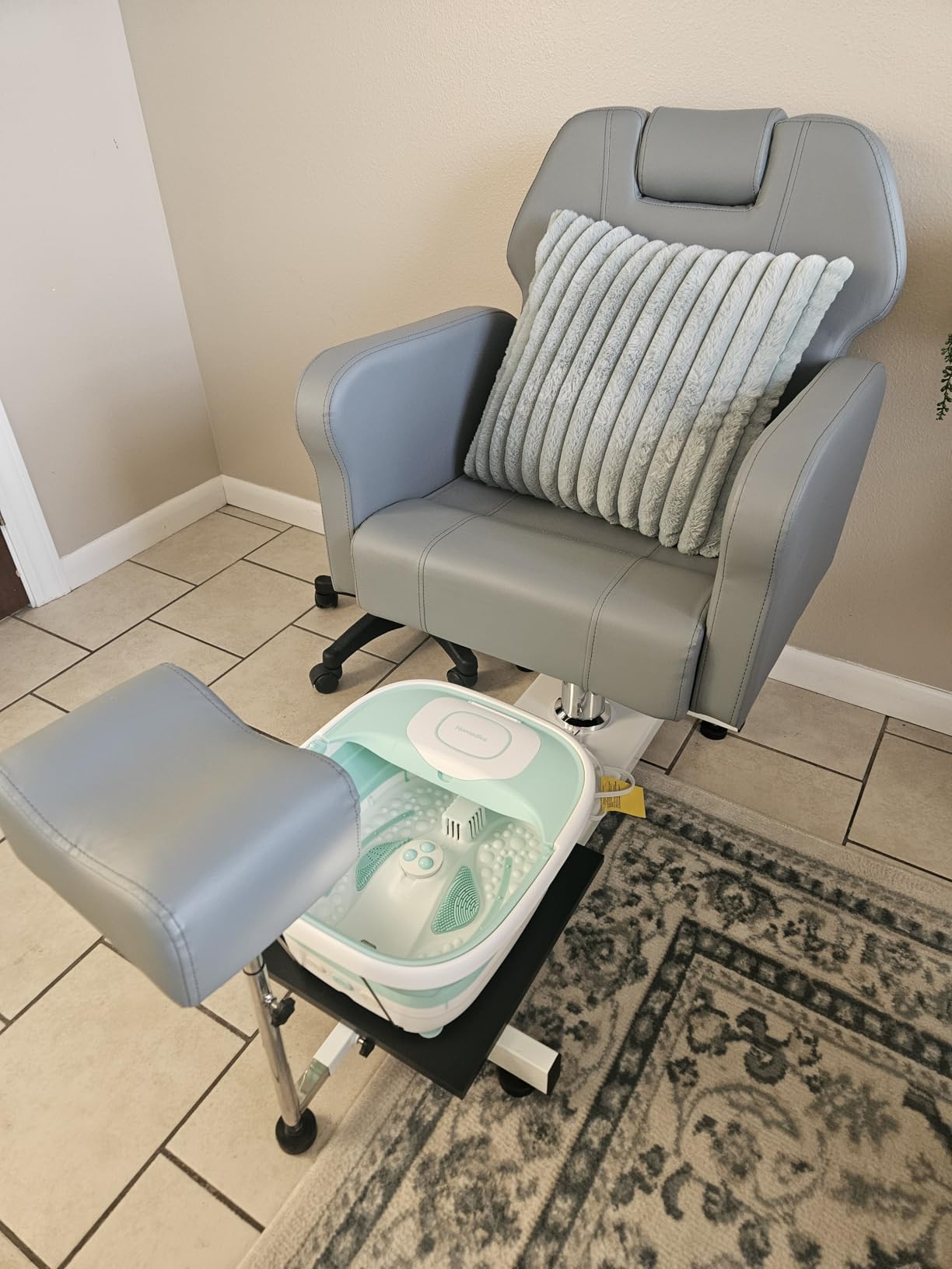 HoMedics Smart Space Elite Footbath with Heat Boost, Collapsible, Invigorating Bubble Massage, 3 Pedicure Attachments, Patented Safety-Lock System customer photo 1