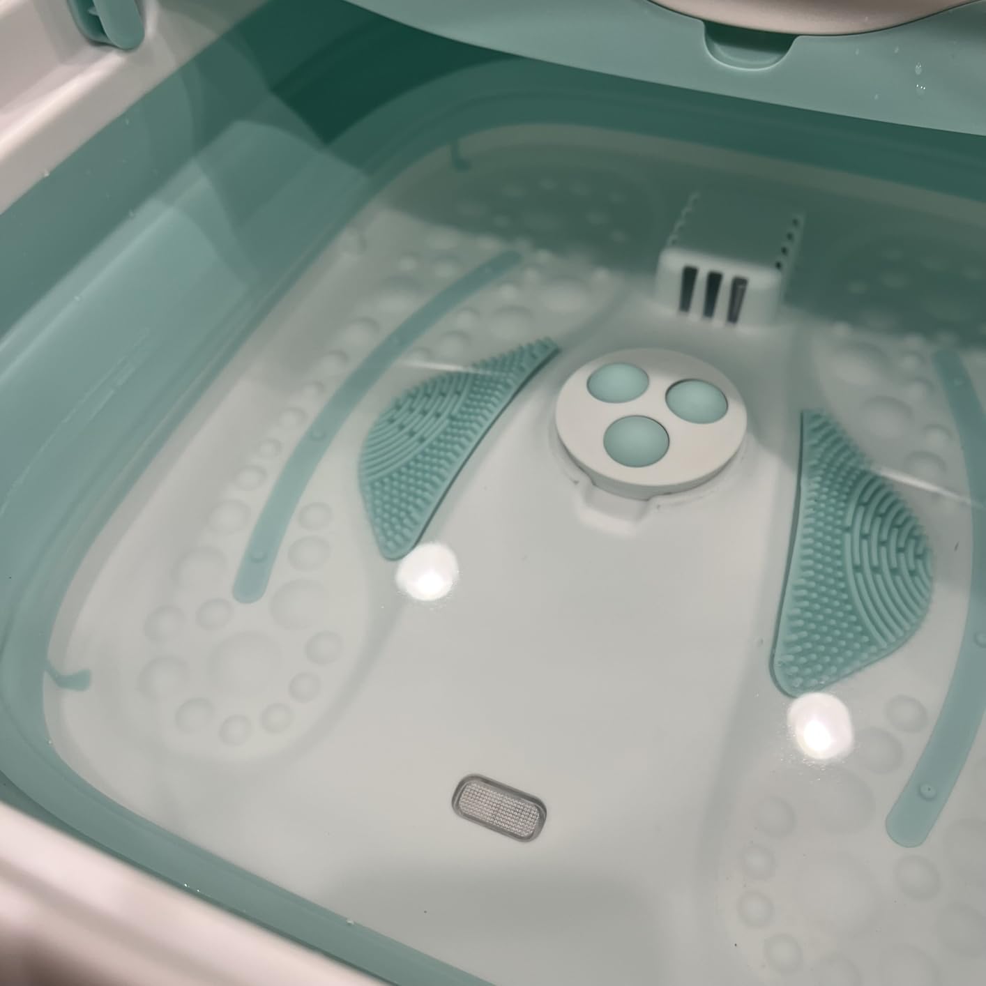 HoMedics Smart Space Elite Footbath with Heat Boost, Collapsible, Invigorating Bubble Massage, 3 Pedicure Attachments, Patented Safety-Lock System customer photo 2