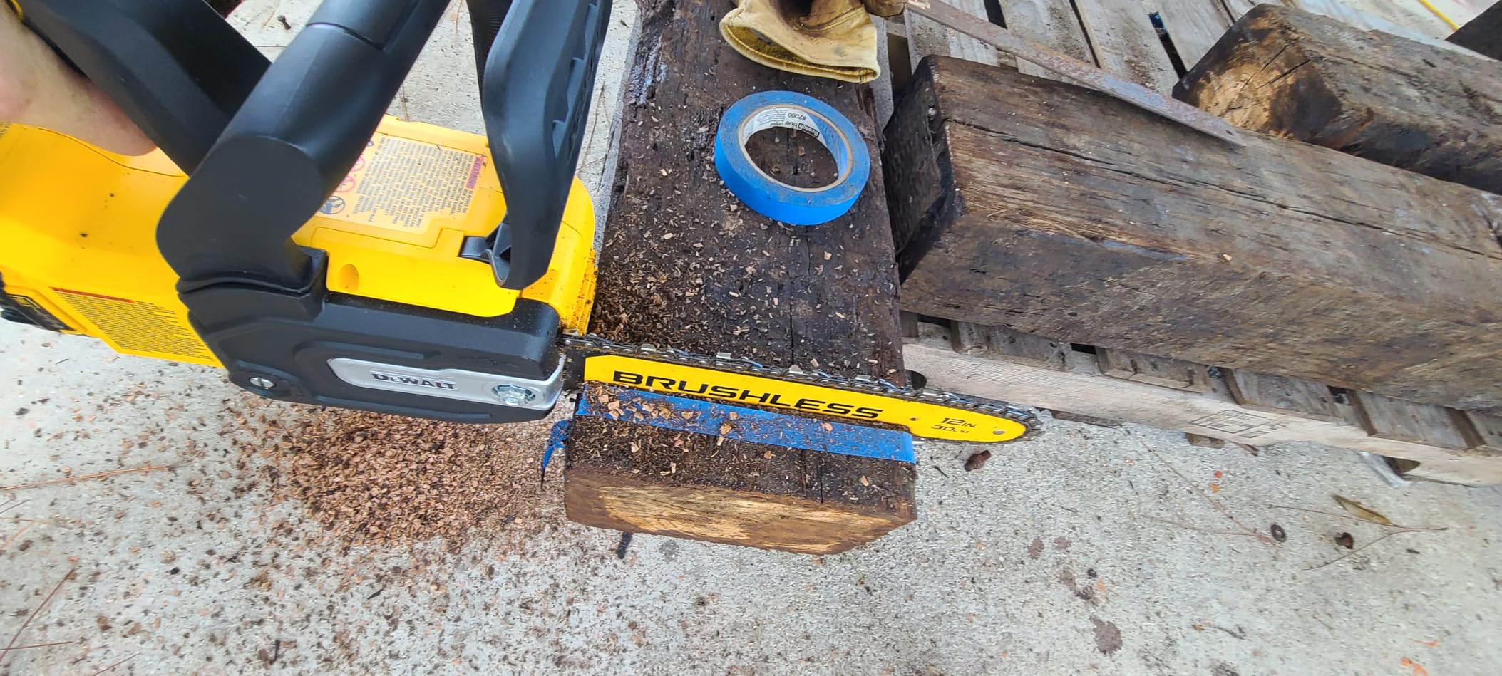 DeWALT 20V MAX 12 in. Cordless Chainsaw, Bare Tool Only (DCCS621B) customer photo 2
