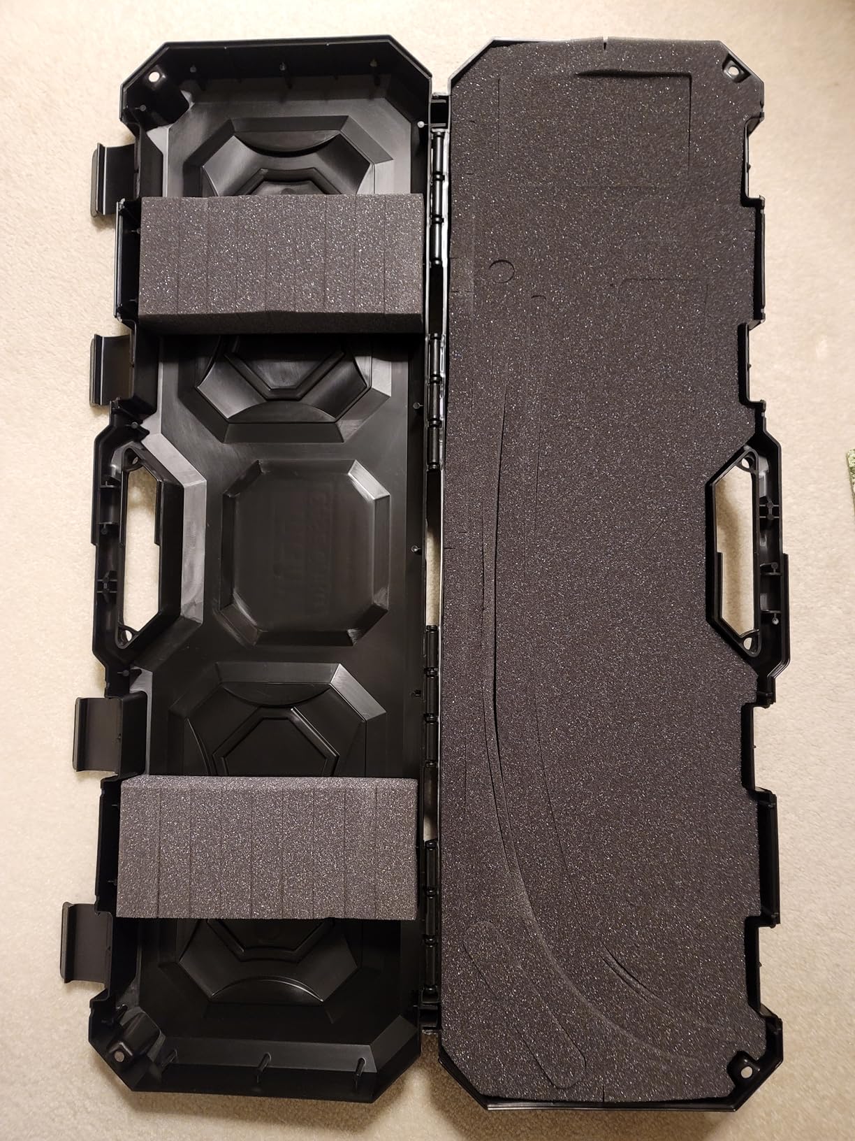 MTM BC34TD Takedown Recurve Bow Case, Lockable Storage, Airline Approved Hard Case, Holds 16 Arrows, Made in USA, Black customer photo 1