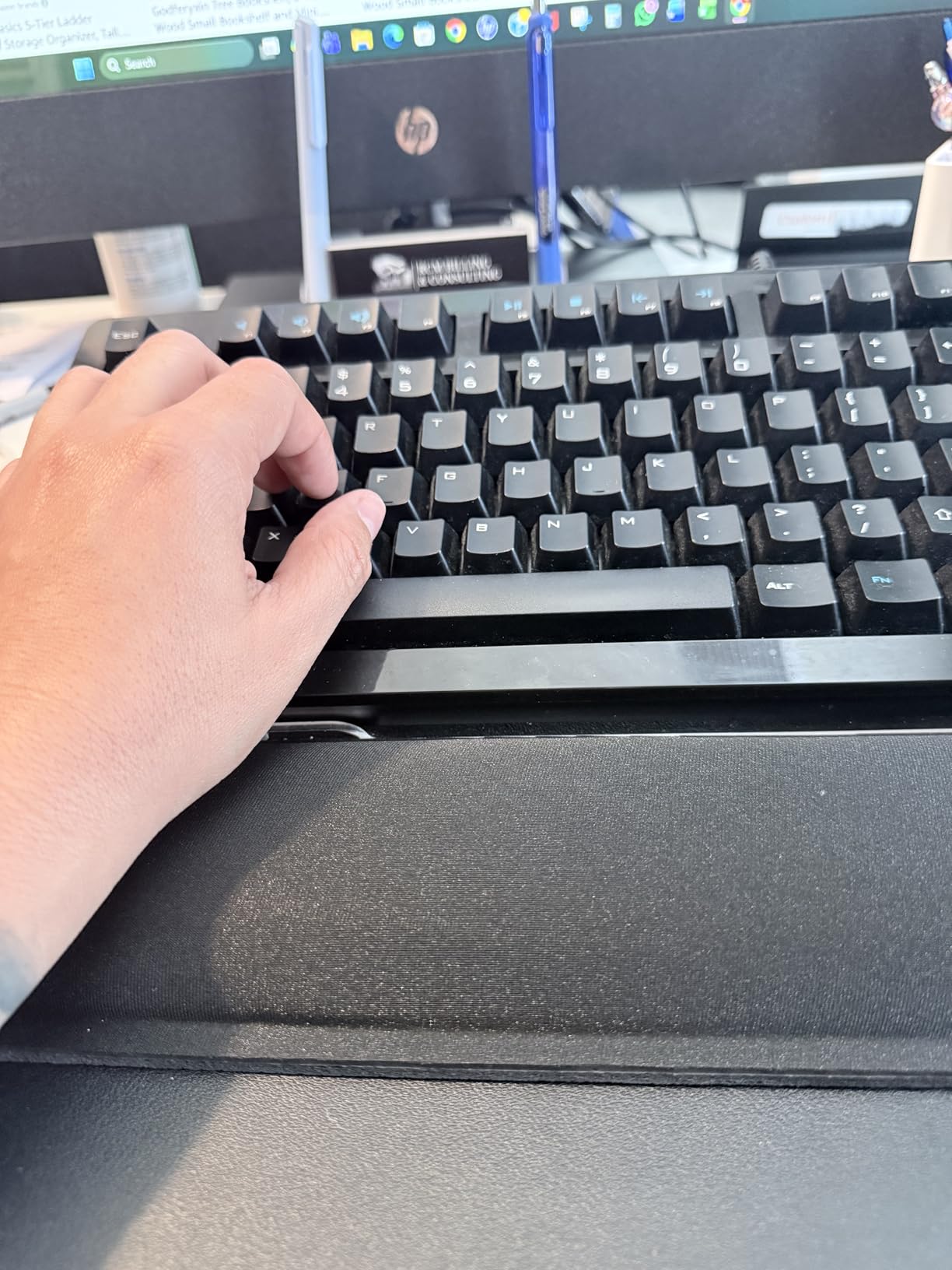 TECKNET Wrist Rest for Computer Keyboard, Thicken Memory Foam Wrist Support Pad for Keyboard, Ergonomic Palm Rest for Pain Relief, Anti-Slip Rubber Base, 17x3.3 in, 1 inch (25mm), Black customer photo 2
