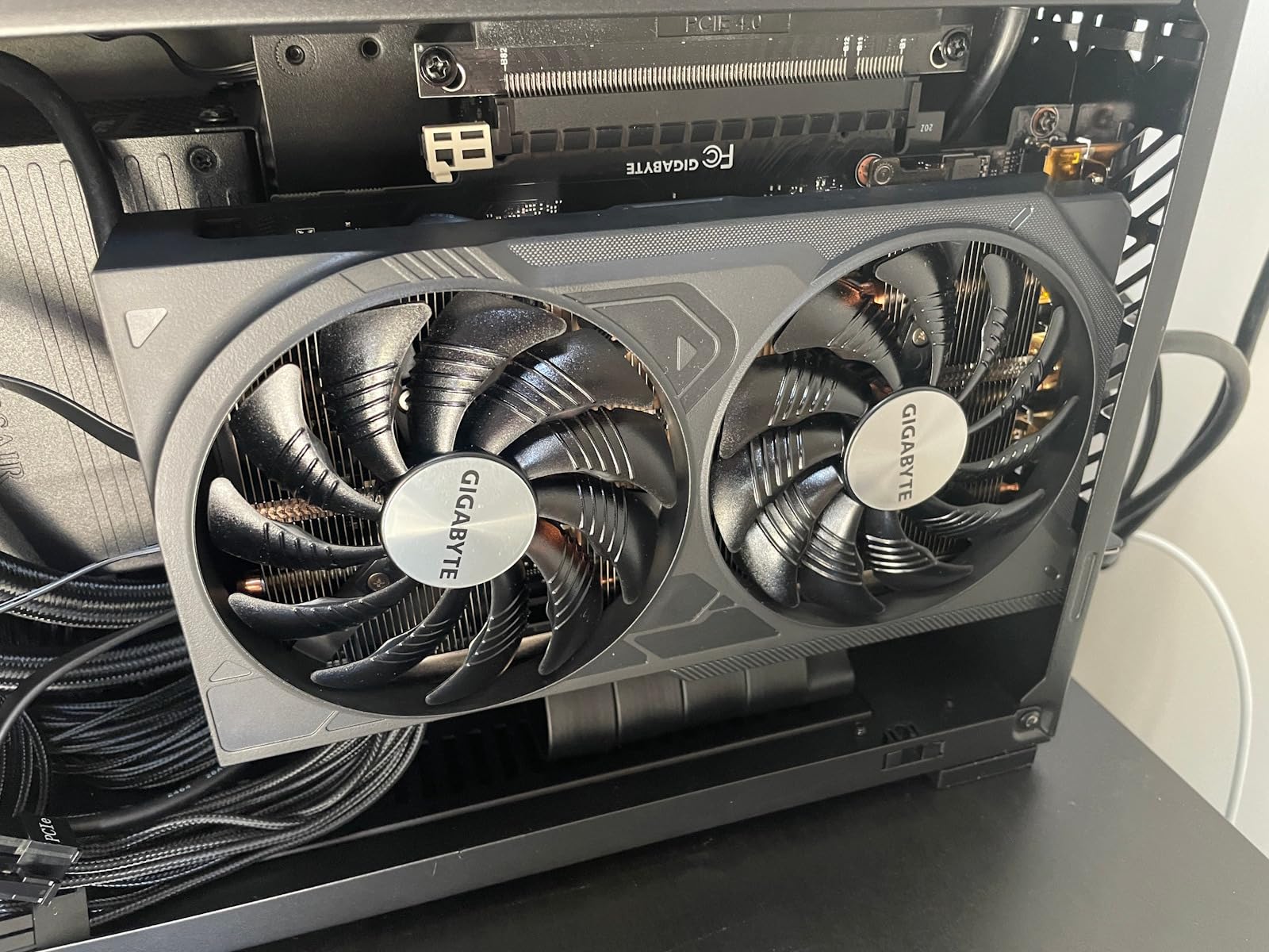 GIGABYTE GeForce RTX 5060 Ti WINDFORCE OC 8G Graphics Card, 8GB 128-bit GDDR7, PCIe 5.0, WINDFORCE Cooling System, GV-N506TWF2OC-8GD Video Card customer photo 1