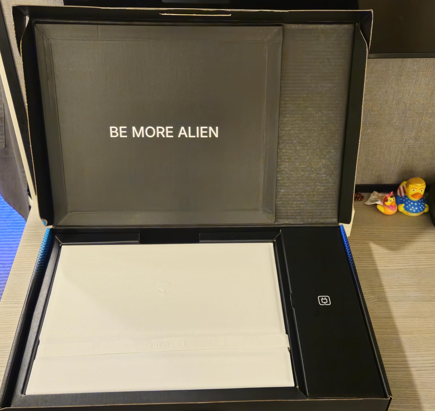 18 Area-51 Gaming Laptop AA18250-18.0