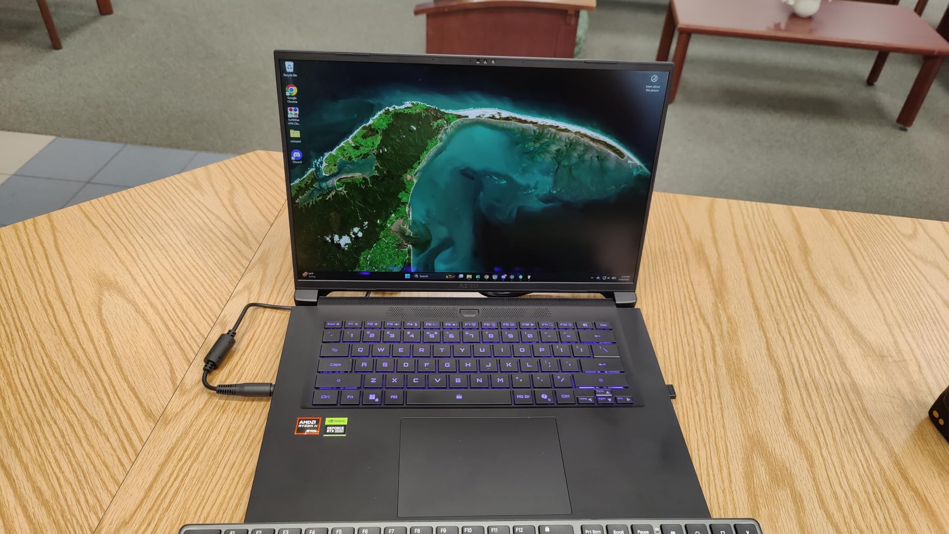 GIGABYTE AERO X16, Copilot+ PC - 165Hz 2560x1600 WQXGA - NVIDIA GeForce RTX 5070 - AMD Ryzen AI 9 HX 370 - 1TB SSD with 32GB DDR5 RAM - Windows 11 Home - Space Gray customer photo 1