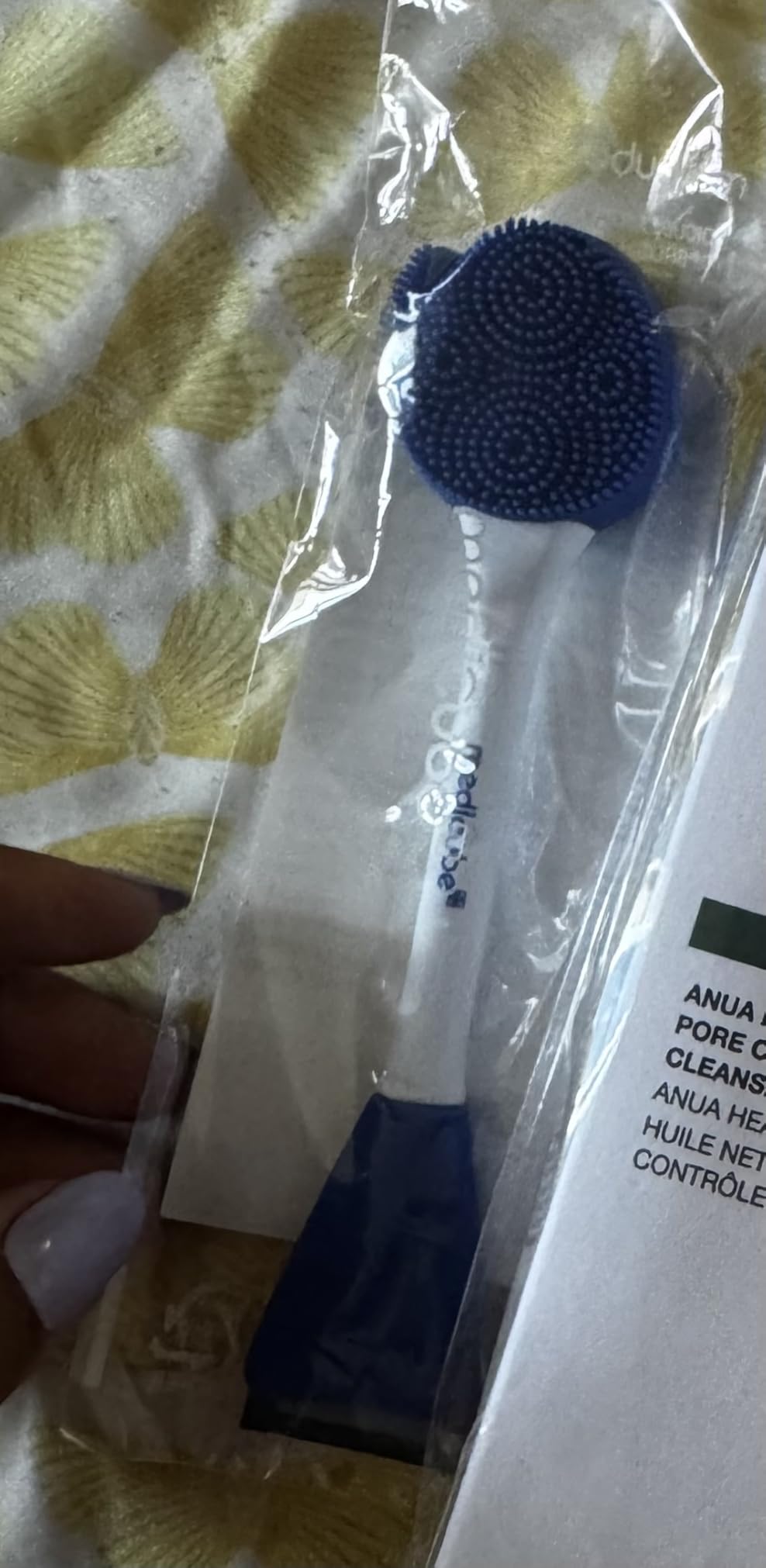 medicube Multi Pore Brush & Face Mask Applicator | 4-in-1 Silicone Jelly Brush for Deep Pore Cleansing, Face Mask Application & Gentle Face Massage | Kbeauty Skincare Tool | 1 Piece customer photo 1