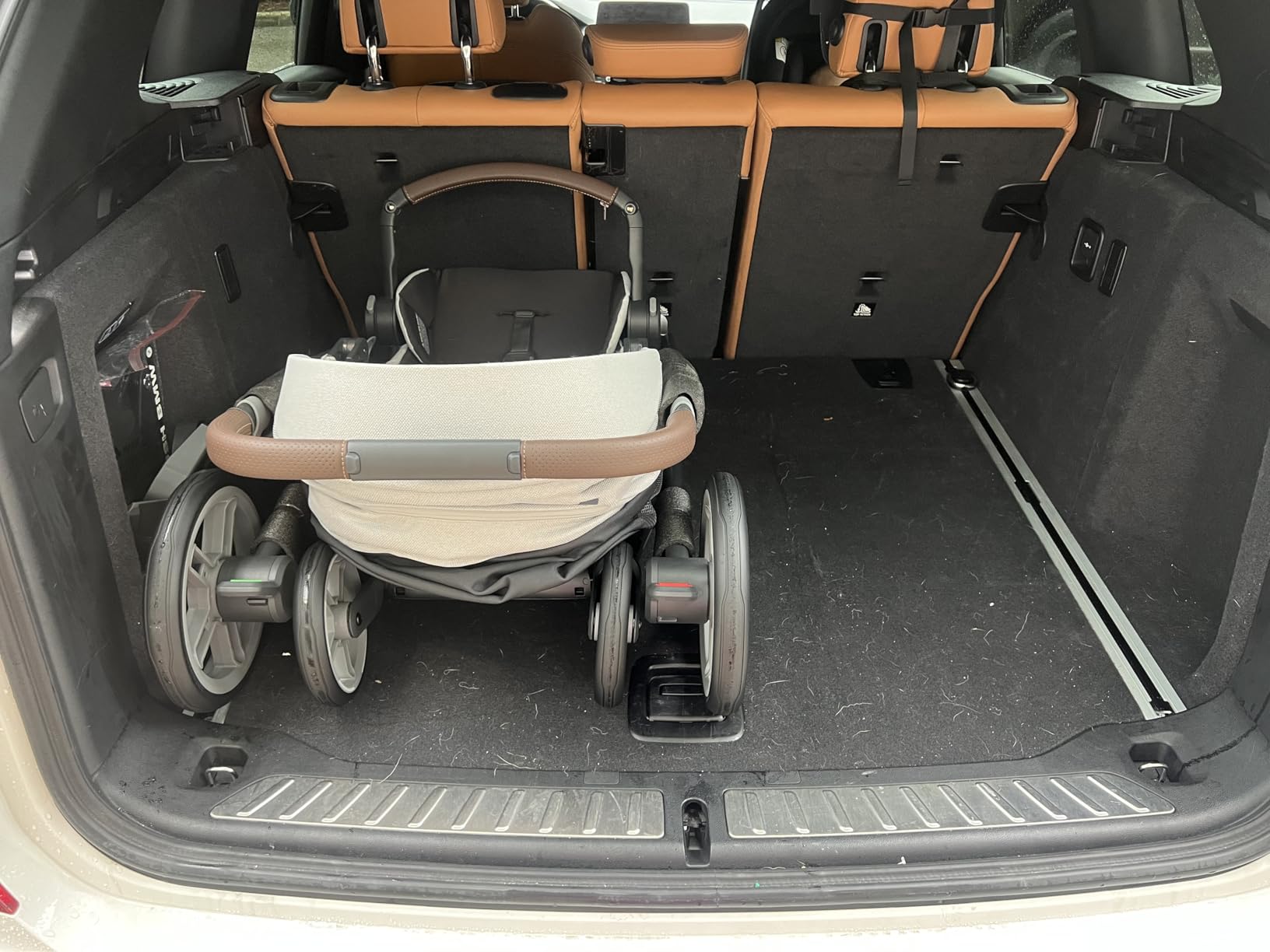 UPPAbaby Cruz V3 Stroller - from Birth + Car Seat Compatible - Full-Size, Reversible Seat - Infant Insert, Bug and Rain Shields Included - Greyson (Charcoal Mélange/Carbon Frame/Saddle Leather) customer photo 2