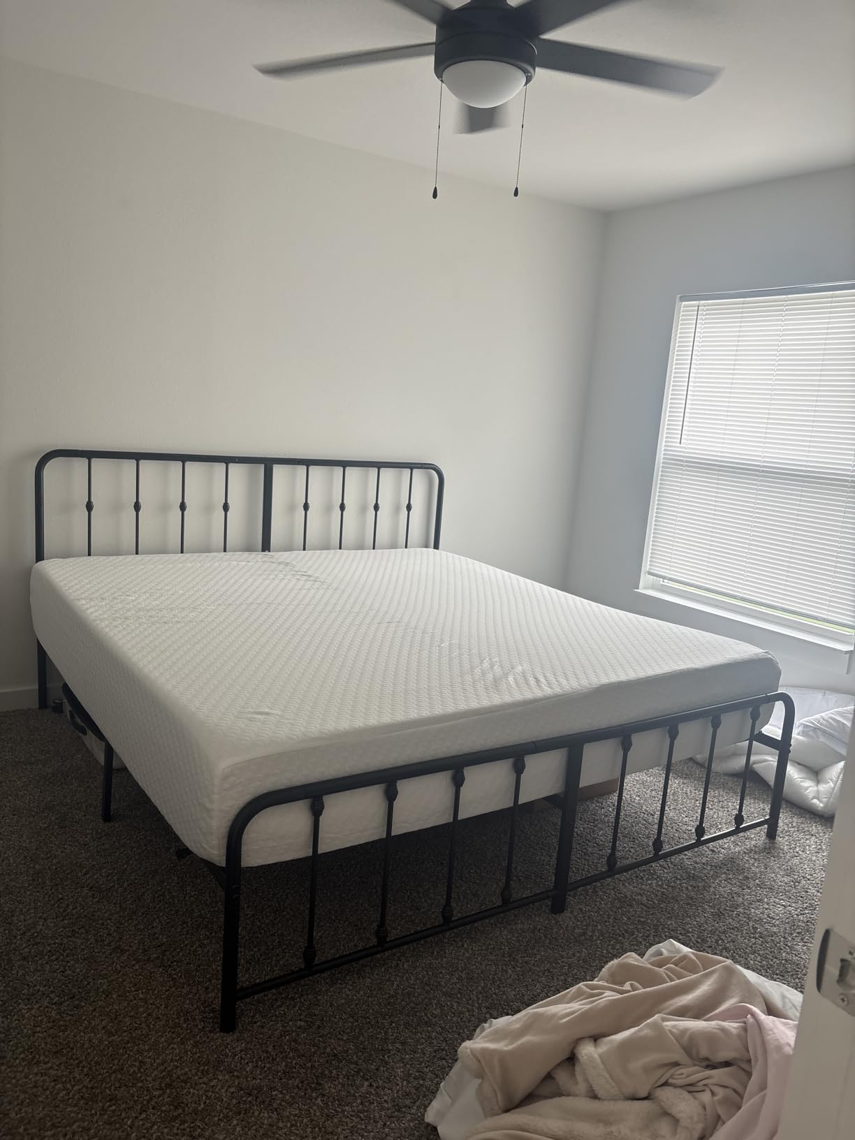 Zinus Leonardo Metal Platform Bed Frame, Victorian Spindle Style Headboard and Footboard, Heavy Duty Bed Base, Ample Underbed Space, Queen customer photo 1