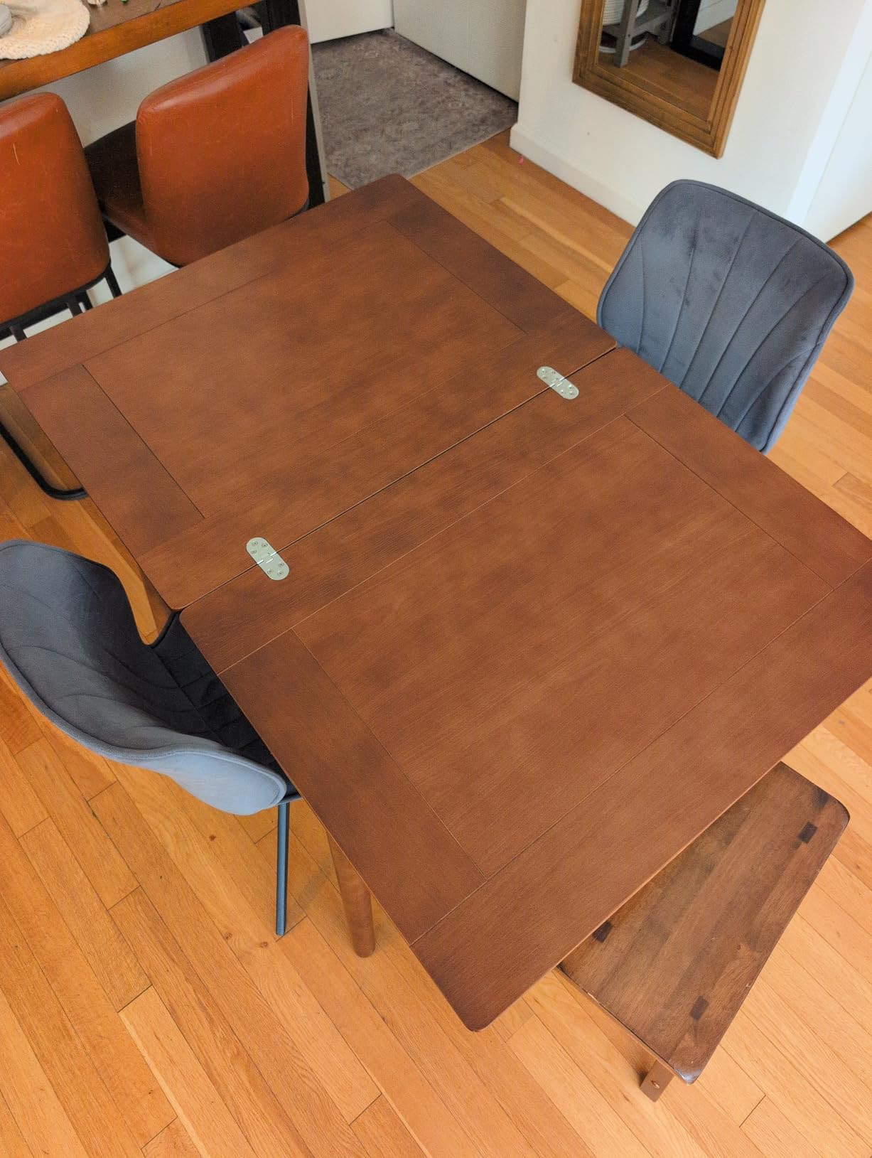 Solid Wood Small Dining Table for 2-6, 23.6L-47.2L Expandable Kitchen Table, Designed for Small Spaces, Easy Assembly, Suitable for Kitchen, Dining Room, Living Room, Apartment (Walnut) customer photo 1