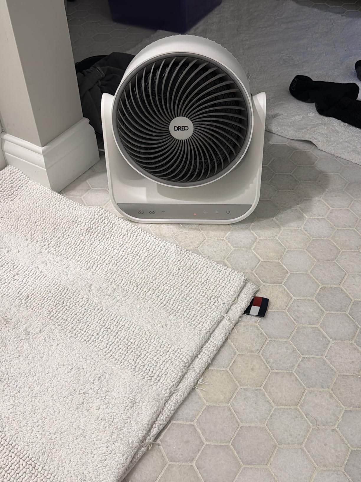 DREO Whole Room Heater 714, 60° Vertical & 90° Horizontal 3D Oscillating Heating, 12 ft/s Long-Range Circulator, 3 Heat & 3 Fan Settings, Space Heaters for Indoor Use, Bedroom, Office, Black customer photo 1