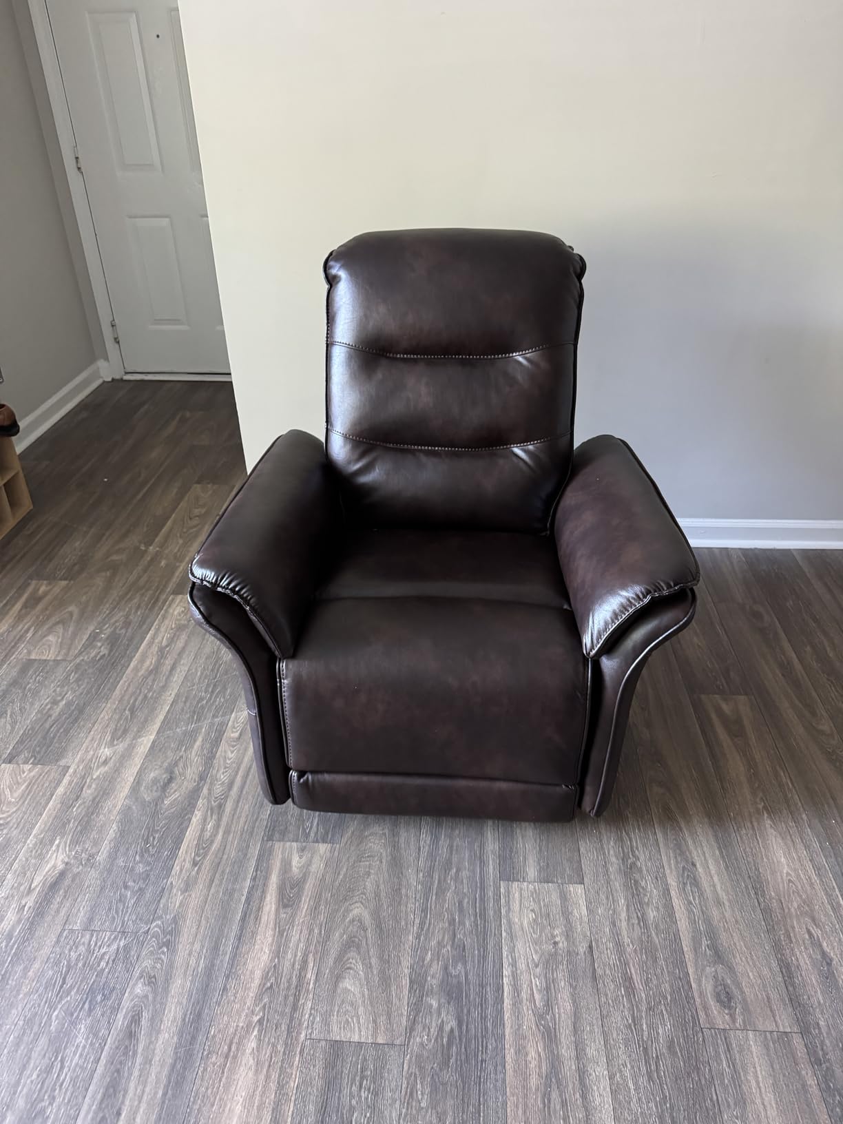 KISLOT Power Recliner Chair with Adjustable Headrest and Footrest, Dual Motor Leather Reclining Chair with USB/Type-C Charging, Zero Gravity Modern Electric Recliner for Adults Living Room Bedroom customer photo 2