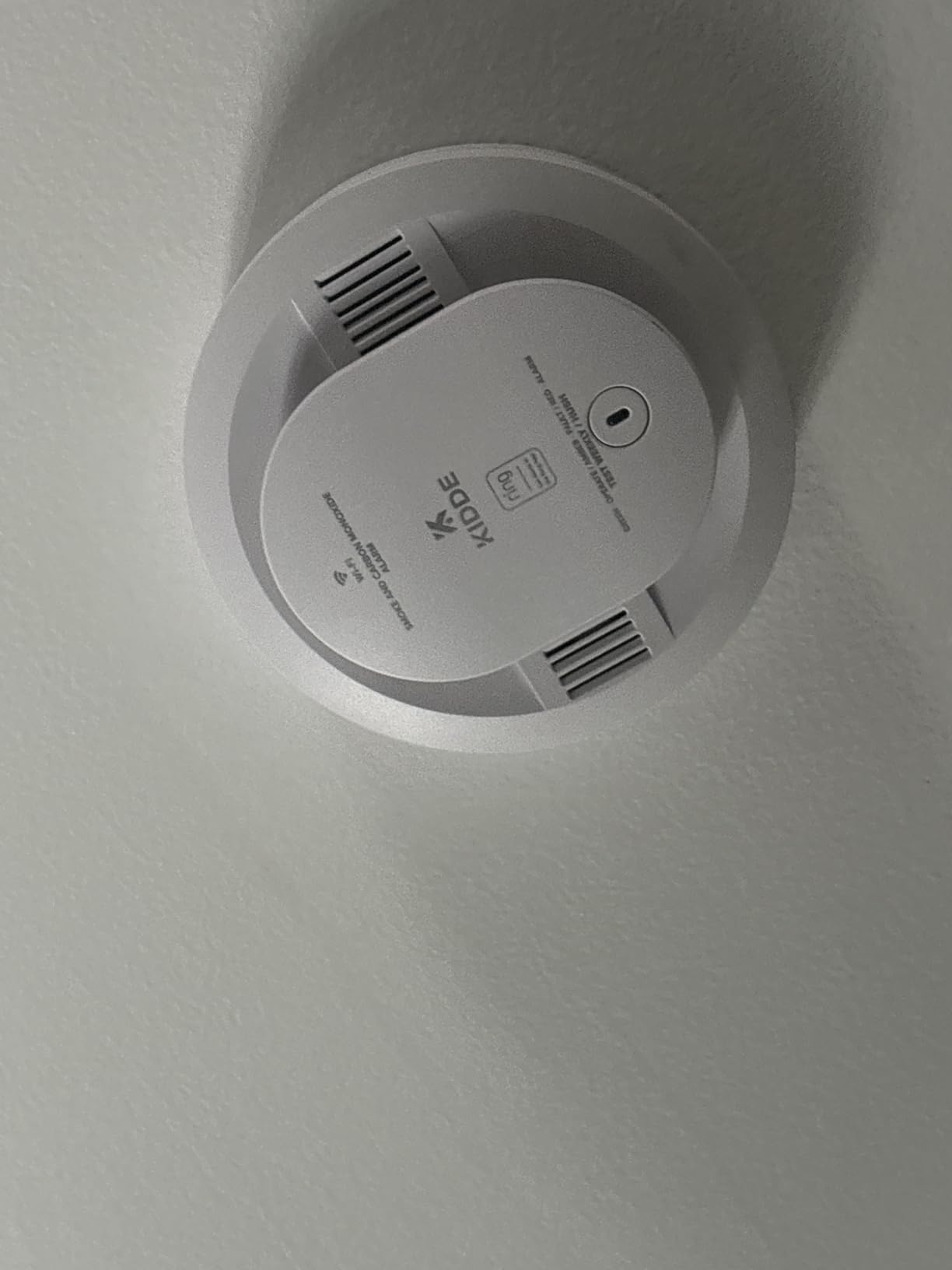 Kidde Smart Smoke Detector, Ring App Enabled for Real-Time Notifications, Wire-Free Interconnectivity, AA Battery Powered customer photo 1