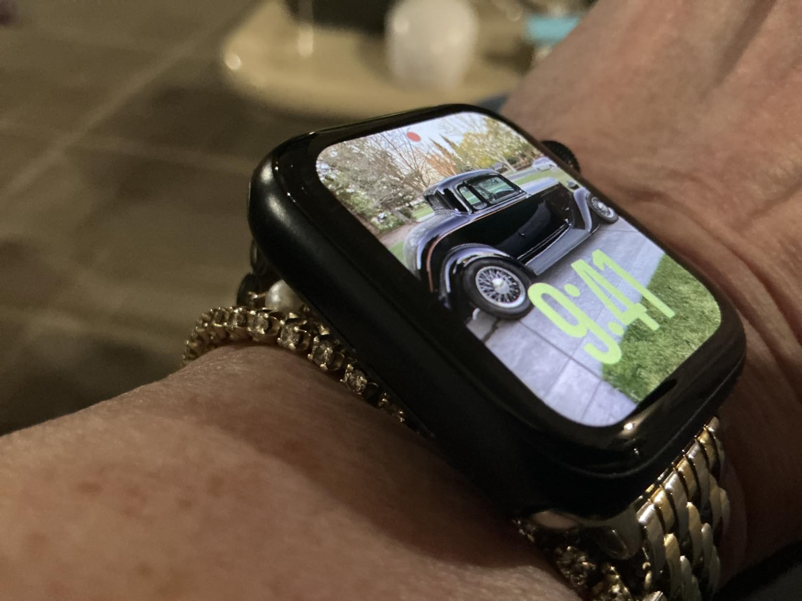 Apple Watch SE 3 [GPS + Cellular 40mm] Smartwatch with Starlight Aluminum Case with Starlight Sport Band - S/M customer photo 2