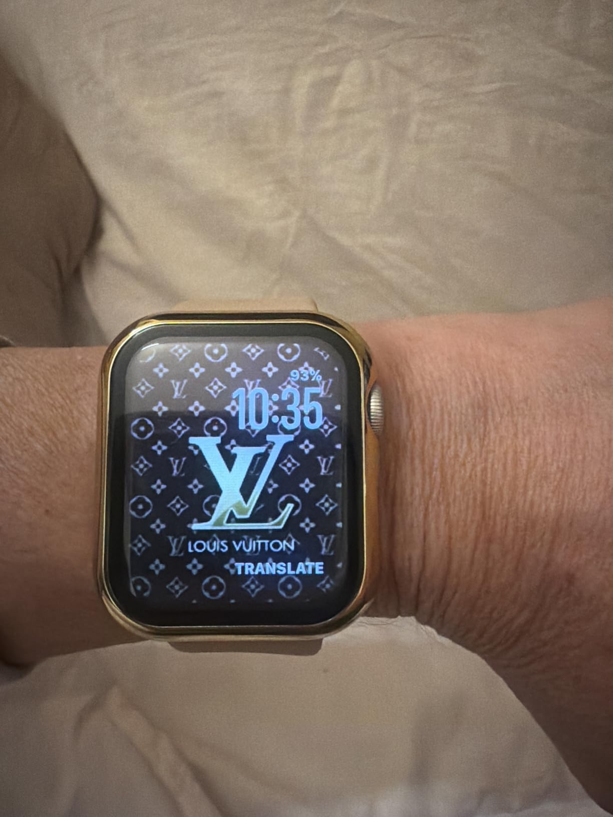 Apple Watch SE 3 [GPS 44mm] Smartwatch with Starlight Aluminum Case with Starlight Sport Band - M/L customer photo 1