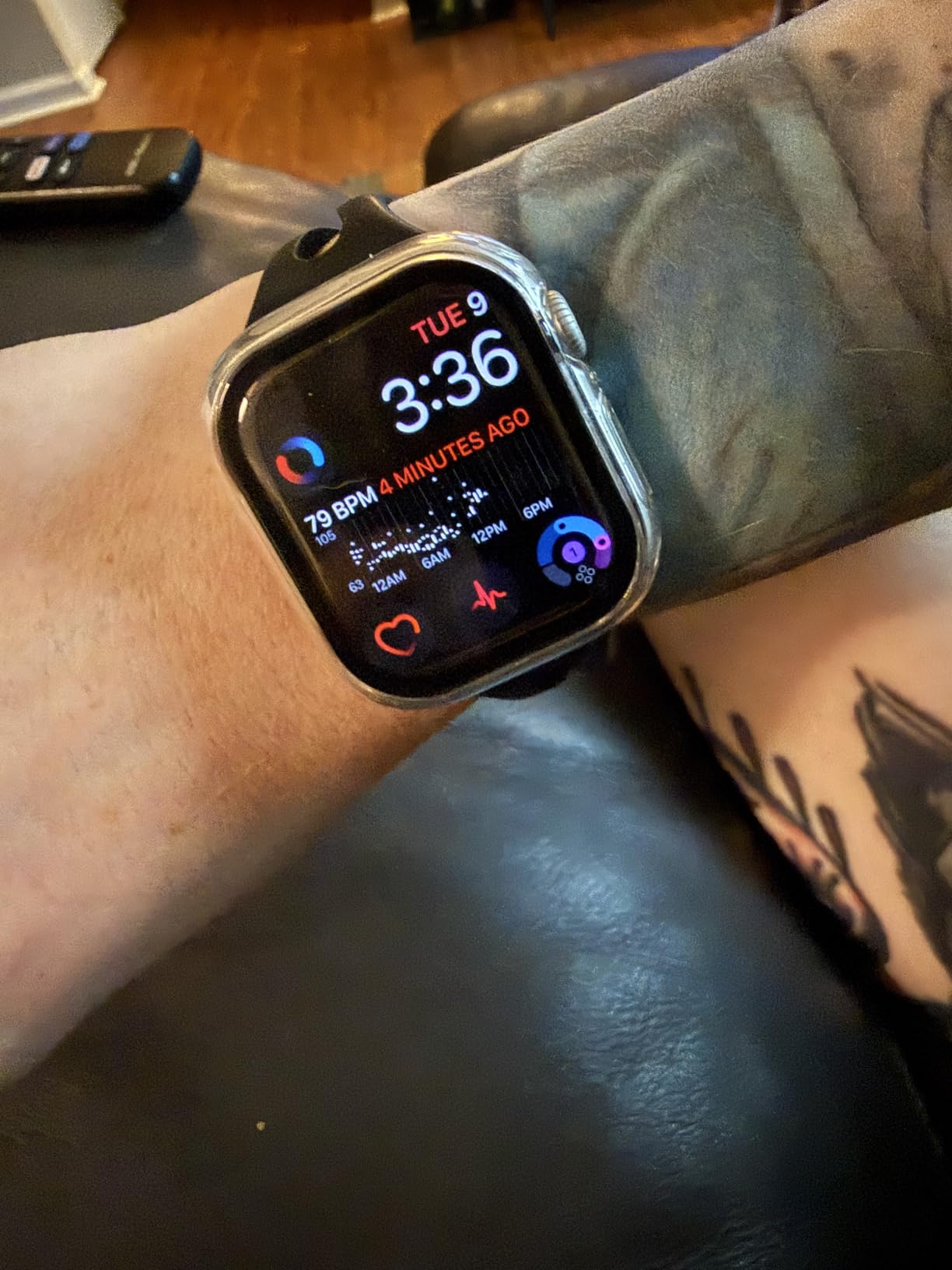 Apple Watch Series 11 [GPS 42mm] Smartwatch with Jet Black Aluminum Case with Black Sport Band - S/M customer photo 2