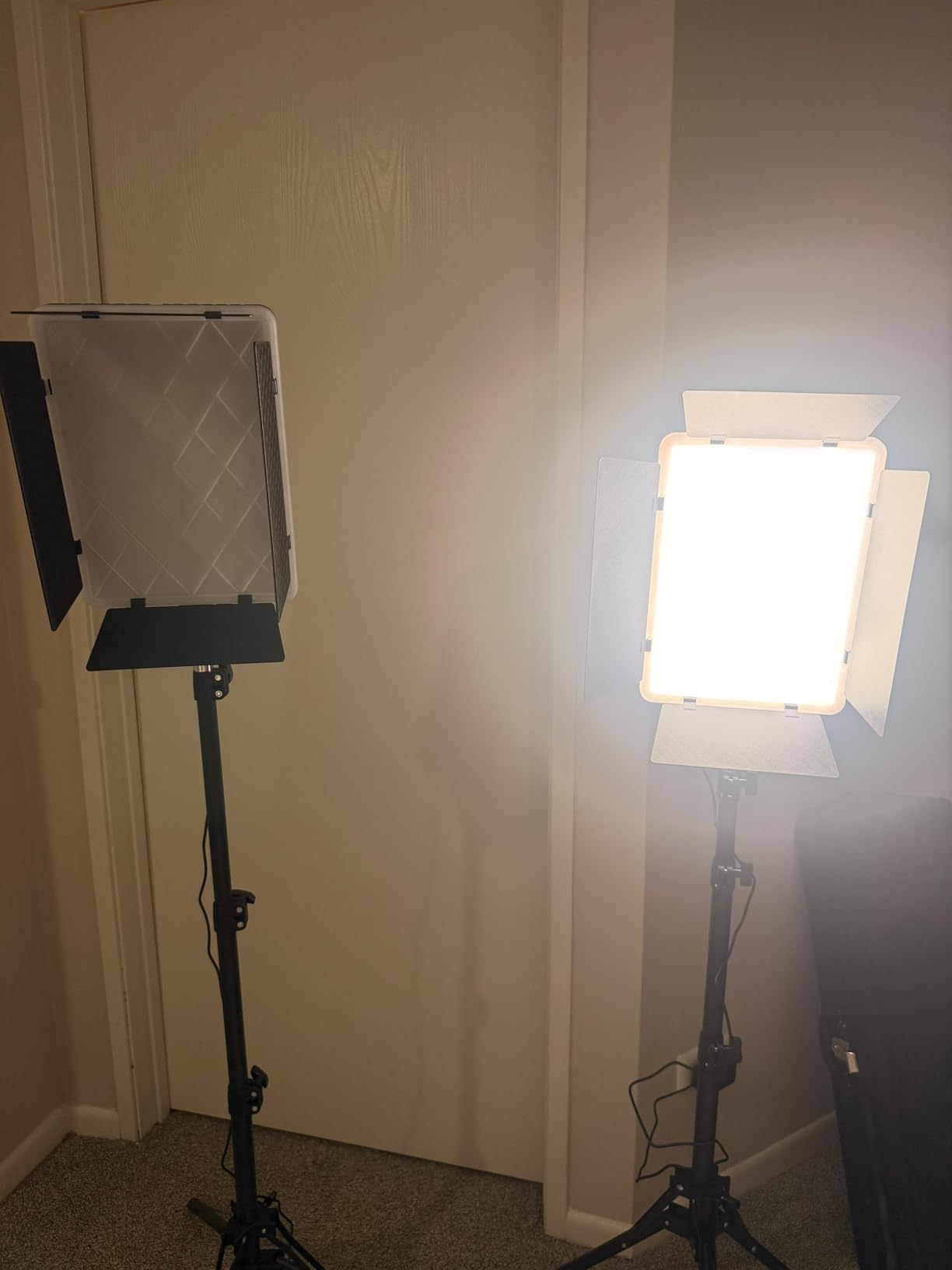 NiceVeedi 2-Pack RGB Photography Lighting with 20 Effects, 40W/360 Degree Full Color/2700-6500K Studio Lights with Remote & Display, Video Light for Video Recording/Photography/Streaming/YouTube/TikTok customer photo 1